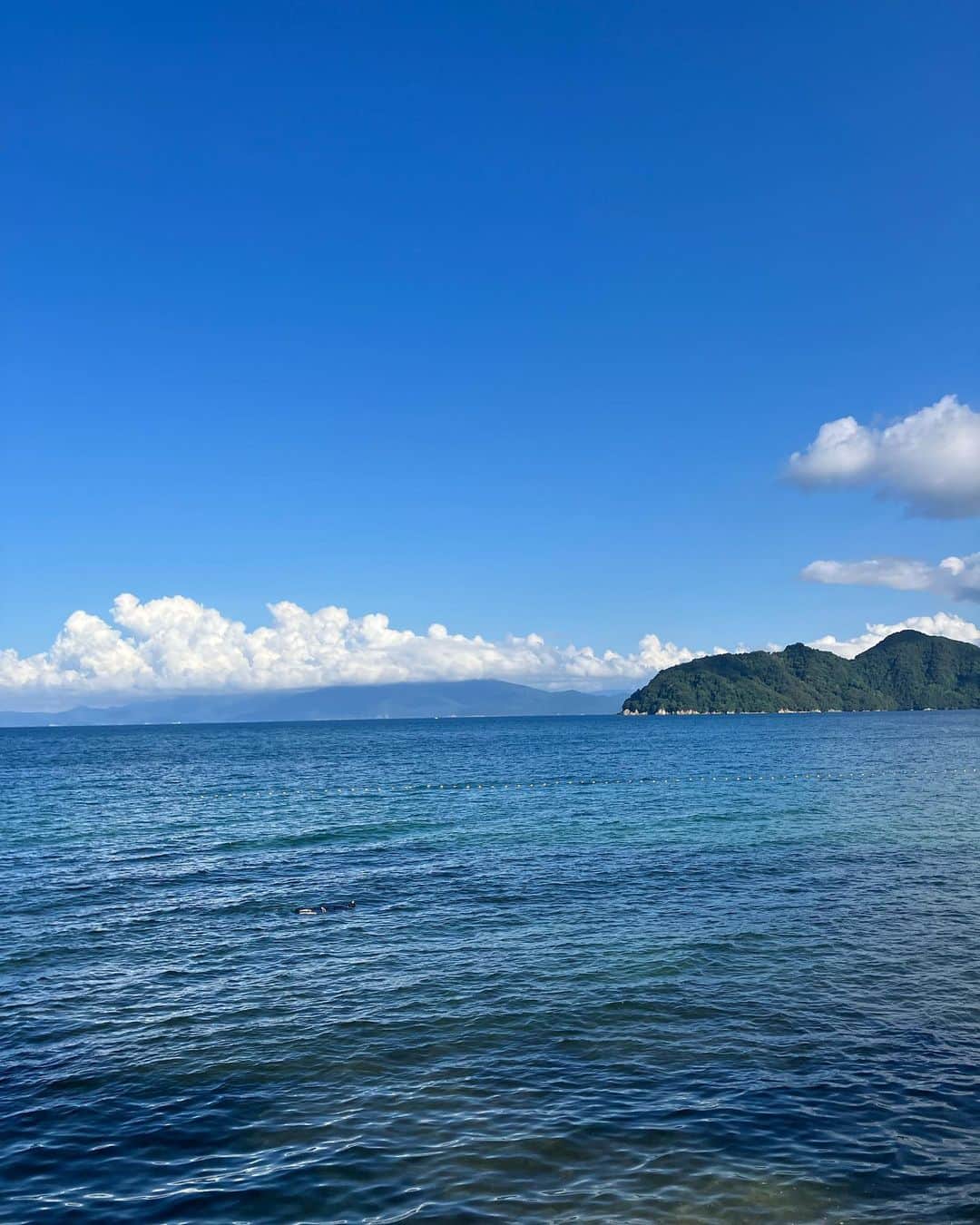 吉見佑子さんのインスタグラム写真 - (吉見佑子Instagram)「初めて来ました、京都　宮津の海　潜ってタコを見つけると岸田君たち。」7月20日 16時31分 - yuko_yoshimi