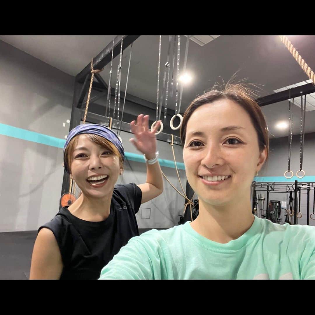 伴都美子のインスタグラム：「✔️ ⁡ 毎日筋肉痛😵 ⁡ ⁡ @takahashi_yoshie ちゃんの アクティブ&タフさを見習いたい💪 ⁡ #doasinfinity #伴都美子  #workout #training #sports #gym  #🏋🏼‍♀️ #短時間で集中的に #継続は力なり」