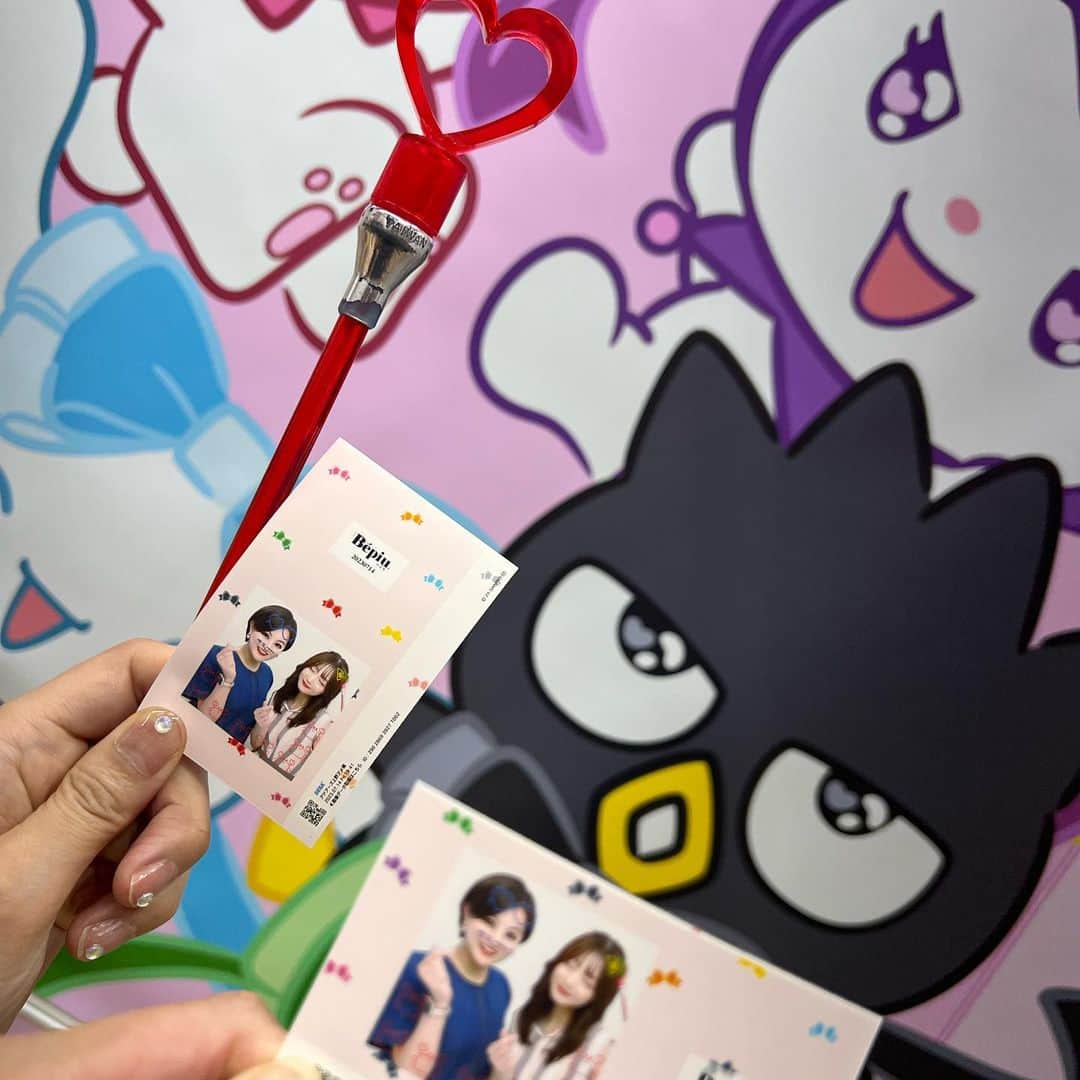 近藤祥子のインスタグラム：「👩🏻 プリクラ 完成編  もはや別人😂😂  iPhoneのLive photosみたいに 数秒前から動画を撮ってるらしくて、 キメ顔に入る準備の動画を手に入れることとなりました😏  #プリクラ  #30代のプリクラ  #みんなも撮ってみて」