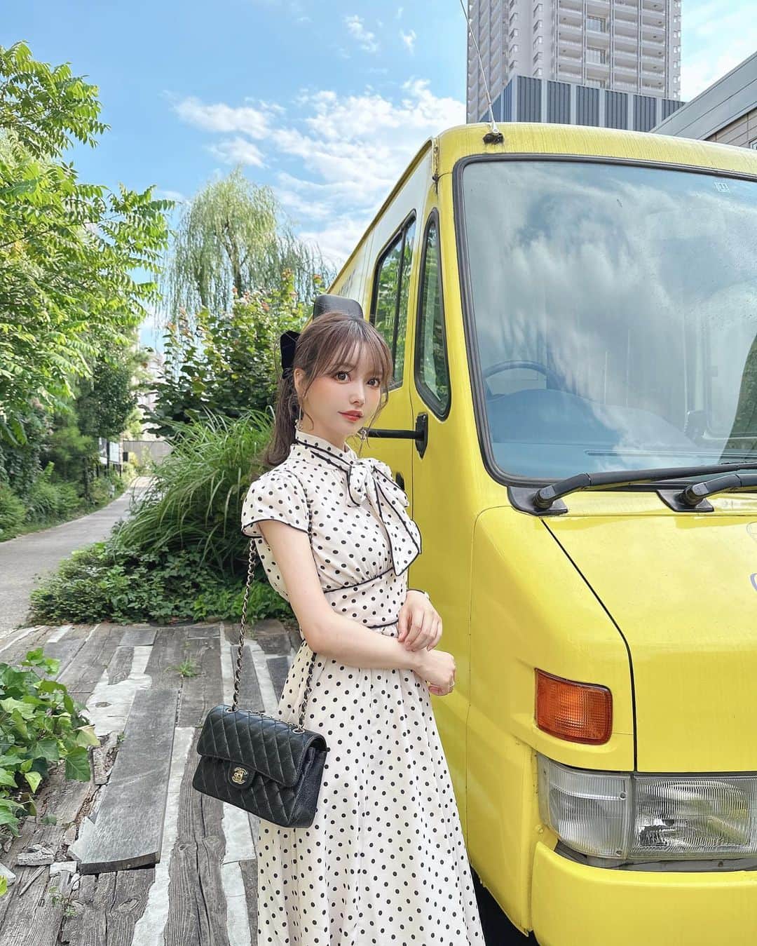吉川ちえさんのインスタグラム写真 - (吉川ちえInstagram)「【𓐍𓏸𓈒🧸🖤𓈒𓏸𓐍‪𓈒 𓏸𓈒𓂂𓂃𓐍𓏸𓈒🧸🖤𓈒𓏸𓐍𓈒 】 . 今日は甘めのドット柄ワンピース着たよ🫶 めっちゃ可愛いし形綺麗😘❤️ ✅ミシェルマカロン ( @michellmacaron_official )の ワンピだよ🙋‍♀️首元のリボン🎀は 取り外し可能で気分によって つけたり外したりできます👋✨ .  #michellMacaron #ミシェルマカロン #マカロンコーデ」7月20日 16時37分 - yoshikawachie_16