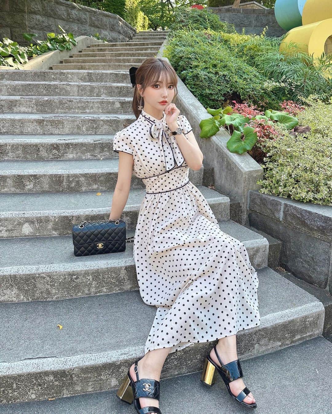 吉川ちえさんのインスタグラム写真 - (吉川ちえInstagram)「【𓐍𓏸𓈒🧸🖤𓈒𓏸𓐍‪𓈒 𓏸𓈒𓂂𓂃𓐍𓏸𓈒🧸🖤𓈒𓏸𓐍𓈒 】 . 今日は甘めのドット柄ワンピース着たよ🫶 めっちゃ可愛いし形綺麗😘❤️ ✅ミシェルマカロン ( @michellmacaron_official )の ワンピだよ🙋‍♀️首元のリボン🎀は 取り外し可能で気分によって つけたり外したりできます👋✨ .  #michellMacaron #ミシェルマカロン #マカロンコーデ」7月20日 16時37分 - yoshikawachie_16