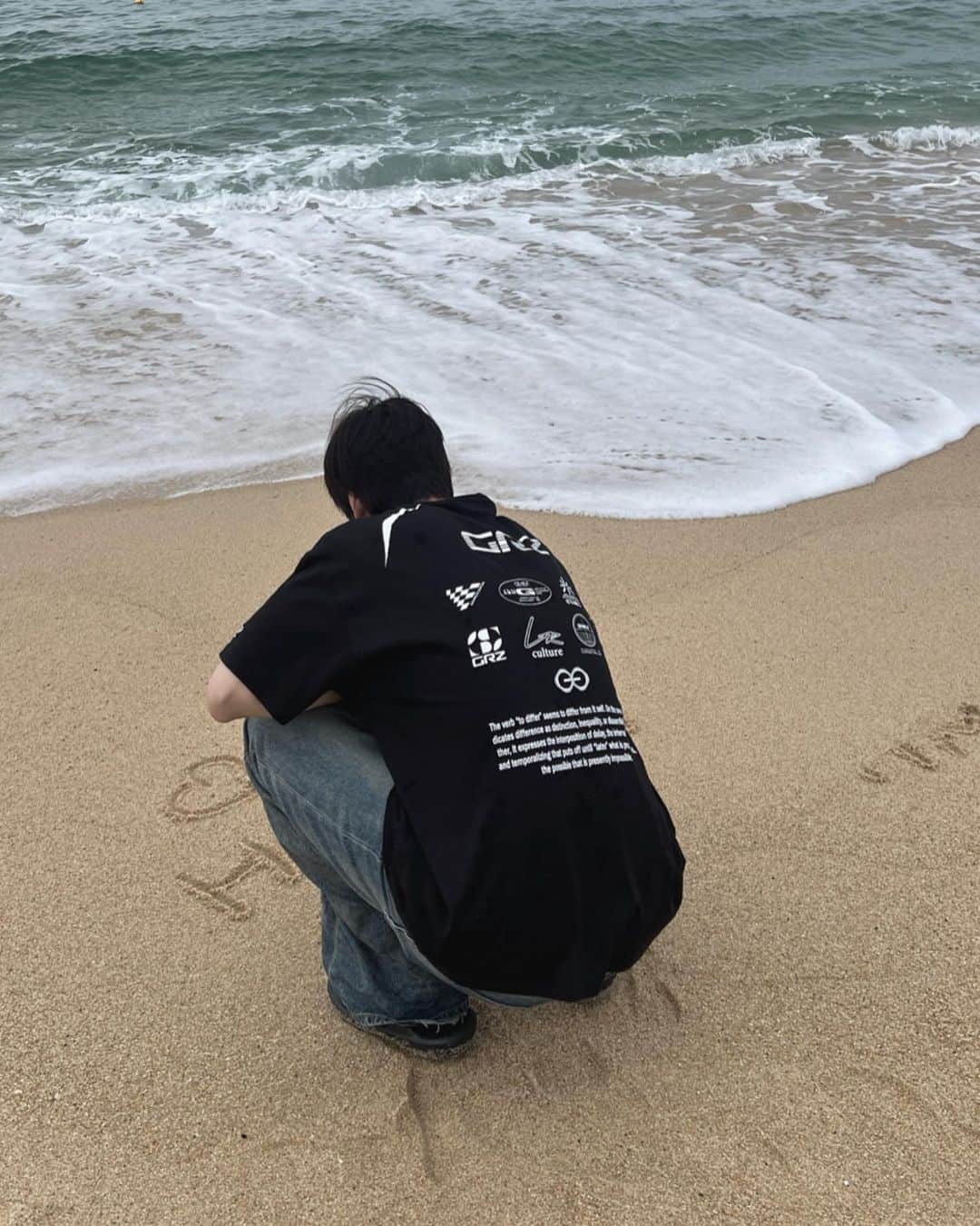 キム・ヒョングォンさんのインスタグラム写真 - (キム・ヒョングォンInstagram)「모래 샤워 웩 @grailz_official」7月20日 17時05分 - gwonees