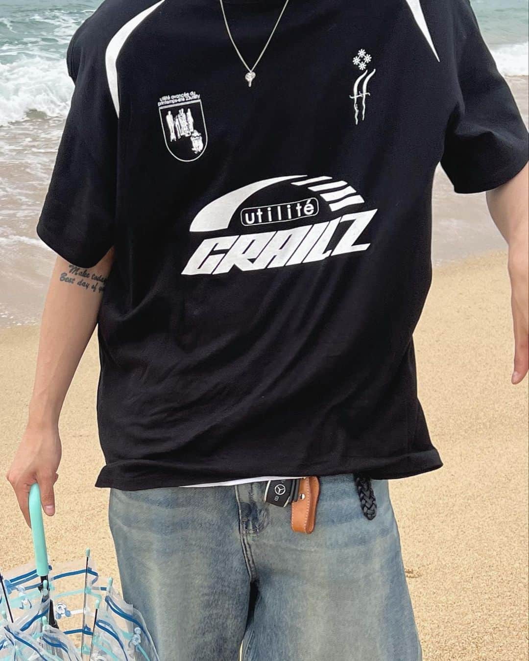 キム・ヒョングォンさんのインスタグラム写真 - (キム・ヒョングォンInstagram)「모래 샤워 웩 @grailz_official」7月20日 17時05分 - gwonees