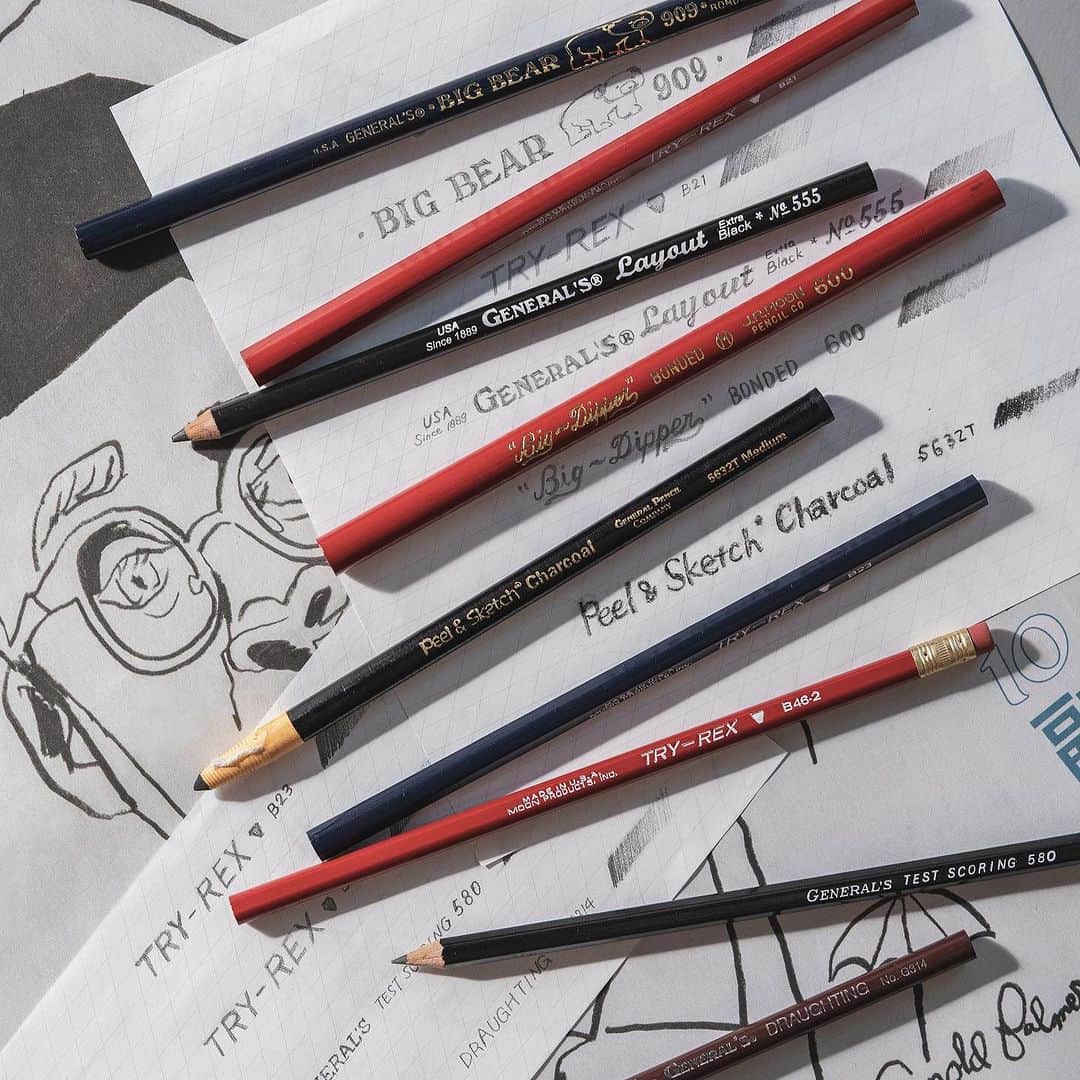 TOOLS to LIVEBY / 禮拜文房具のインスタグラム：「- 還是喜歡用鉛筆！  來自美國的General Pencil傳承百年技術，持續推出適合美術繪圖和一般書寫的筆款，各款筆身粗細不同，大手小手都好掌握呢！  #generalspencils #人氣第一大熊鉛筆 #歡迎來門市試寫」