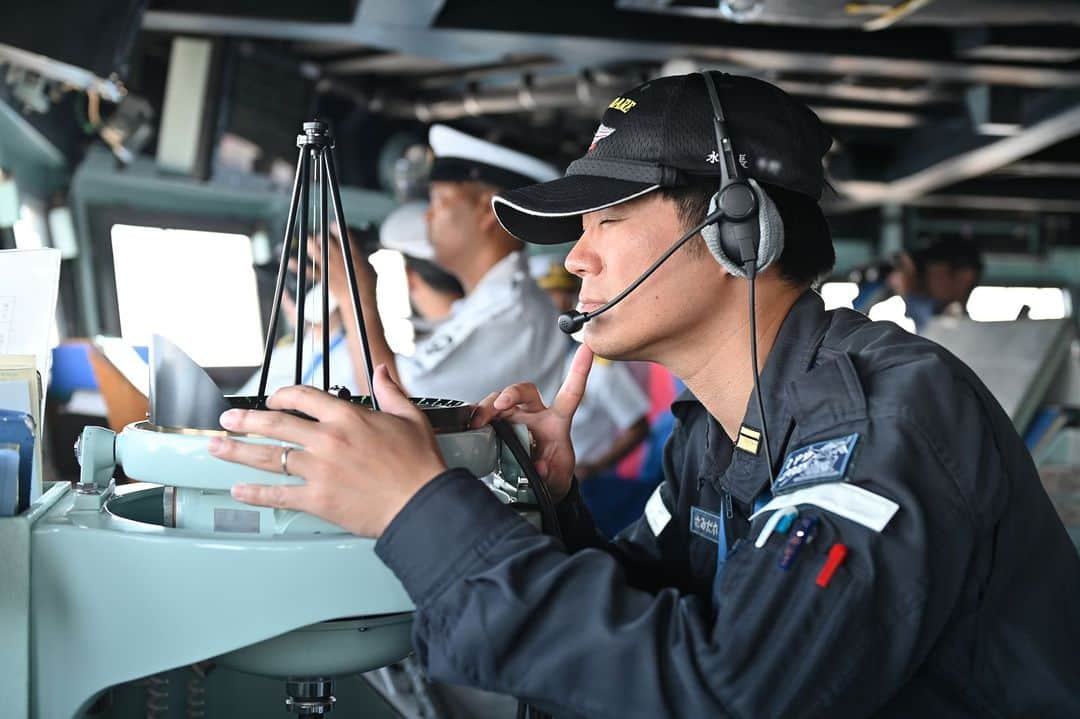 海上自衛隊さんのインスタグラム写真 - (海上自衛隊Instagram)「多くの #海上自衛官 が今この瞬間も、この海のどこかで任務に就いております⚓ 引き続きのご声援をよろしくお願い申し上げます。  #この海を守る #日本を守る #鍛練 #防衛 #真剣 #誇りある仕事 #さみだれ」7月20日 17時00分 - jmsdf_pr