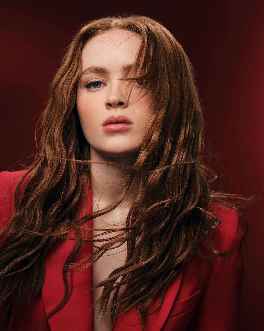 Armani Beautyさんのインスタグラム写真 - (Armani BeautyInstagram)「Introducing actress Sadie Sink as the newest Armani beauty Global Ambassador. @sadiesink_ will embody Armani make-up and will also star in the upcoming new chapter of SÌ alongside Armani beauty Global Ambassador Cate Blanchett.   "To me, SÌ embodies both reason and emotion. It is an invitation to be passionate and free and to commit to total self-expression. And I see this in Sadie Sink, a talented young actor who said yes to her passion for film and acting at a tender age and whose commitment has seen her dream come true." Giorgio Armani.   More to come.  Photo: @damon_baker Makeup: @ninapark Hair: @RyanRichman Styling: @mollyddickson   #Armanibeauty #SadieSink #ArmaniSi #LipPower #Fragrance #MakeUp」7月20日 17時00分 - armanibeauty