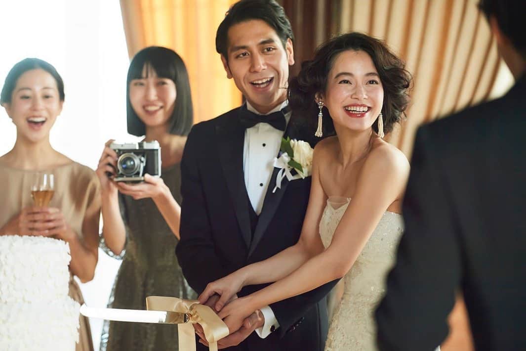 東京會舘本舘ウエディングさんのインスタグラム写真 - (東京會舘本舘ウエディングInstagram)「@tokyokaikan_wedding .——————————. * おふたりとおふたりの大切なゲストが 過ごすかけがえのない一日。  そんな何年先も色褪せることのない 大切な思い出を形に残して。 * ——————————. #東京會舘 #tokyo #関東花嫁 #weddingdress #東京花嫁 #wedding #dress #ウェディングドレス #プレ花嫁 #卒花 #結婚式場 #日本中のプレ花嫁さんと繋がりたい #結婚式準備 #ウェディングレポ #ブライダルフェア #チャペル #結婚式 #パーティ #披露宴 #weddingparty #結婚式場探し #大正ロマン #ウェディング #式場探し #式場見学 #結婚写真 #ケーキ入刀 #ファーストバイト #ウェディングケーキ #ウェディングフォト」7月20日 17時00分 - tokyokaikan_wedding