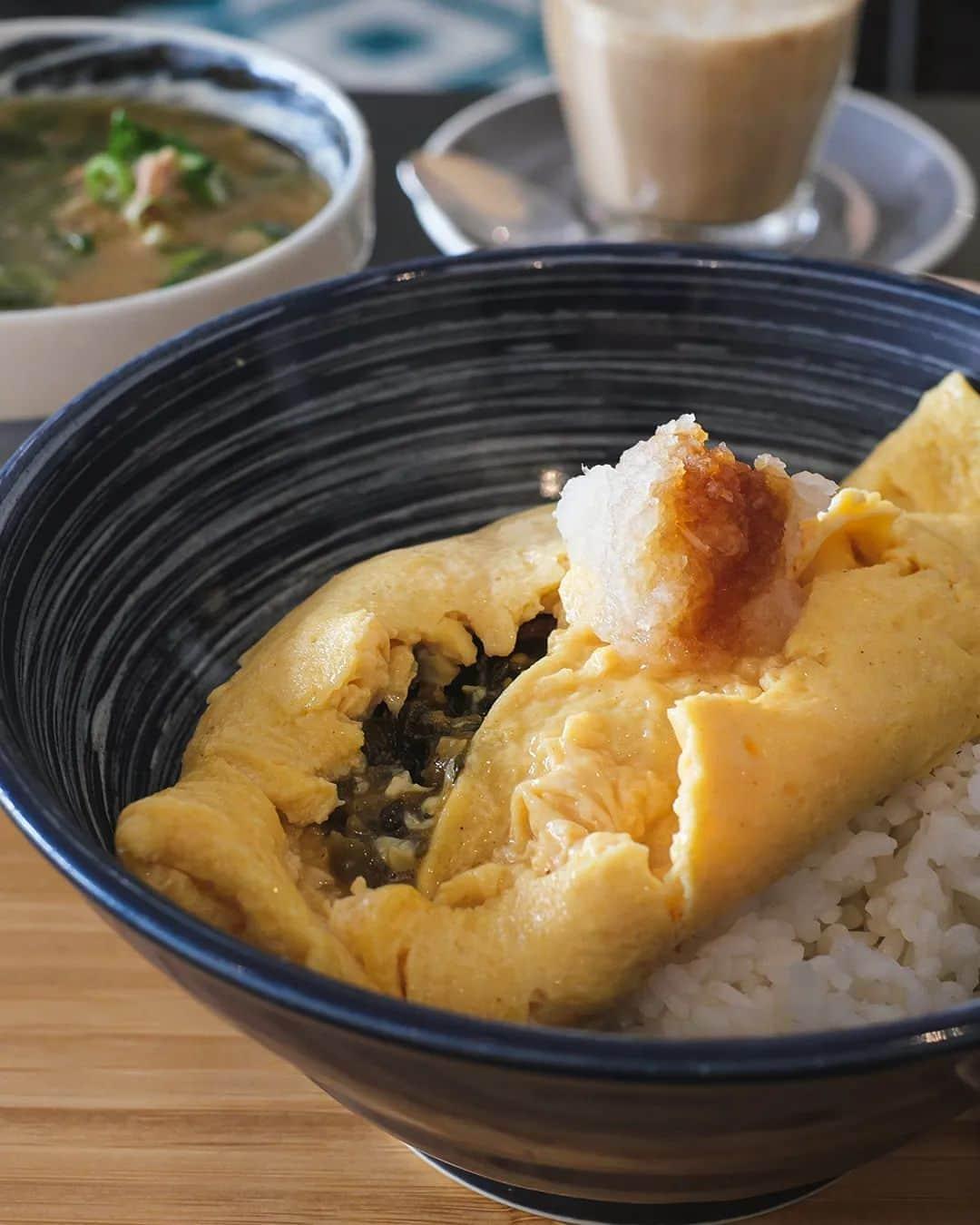 Erinaさんのインスタグラム写真 - (ErinaInstagram)「Hearty Japanese Breakfast✨️- the perfect brekkie to warm you up in the cold mroning ❤️‍🔥!  - Pickled Mustard and Cod Roe Omelette with Tonjiru 🥘🍳」7月20日 17時01分 - eliseaki