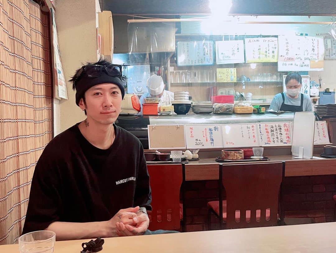 加藤 聖也のインスタグラム：「. ・すし処 ひしの木 ・うなぎ割烹 かく本 ・麺屋 一燈  常にお腹いっぱいだった休日🤣 全部美味しすぎた🫰🏻🫧  #千葉 #ご飯 #food #海鮮丼 #うな重 #ラーメン #車で行くのにちょうどいい距離すぎた」