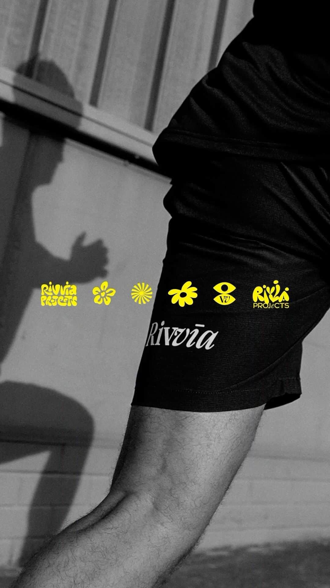 ジュリアン・ウィルソンのインスタグラム：「Collection 6 drop 1 now available online @rivvia.projects 🌎」