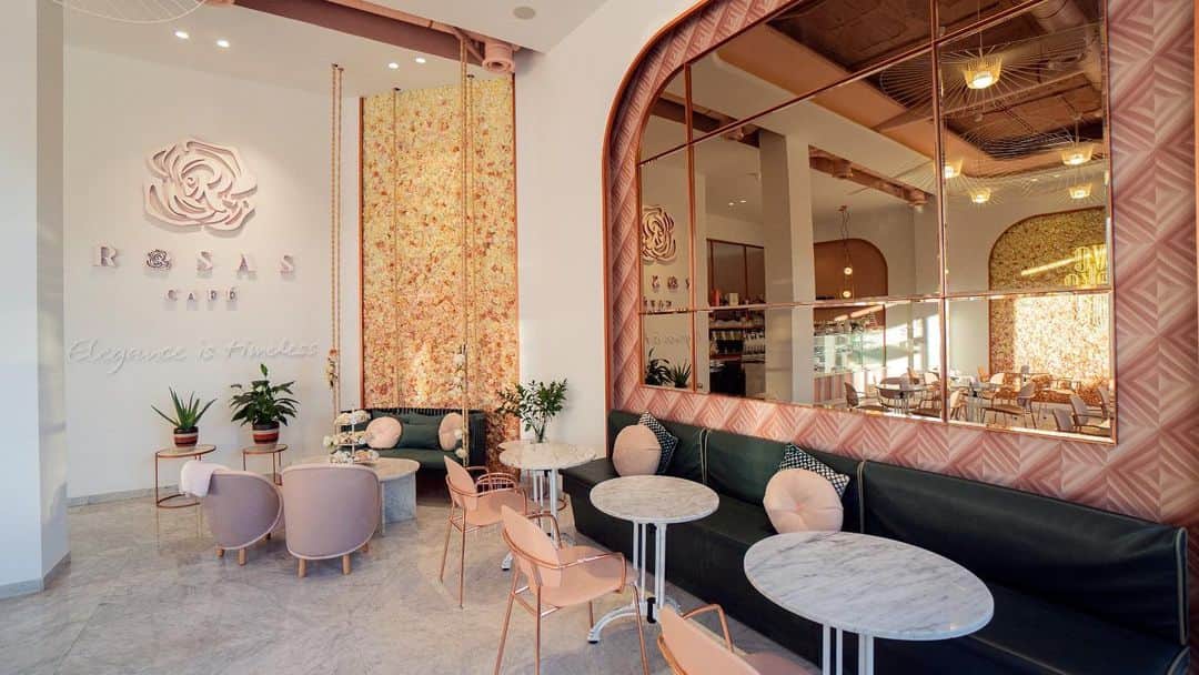 My Interiorのインスタグラム：「Charming and elegant cafe in the heart of Marbella @rosascafemarbella」