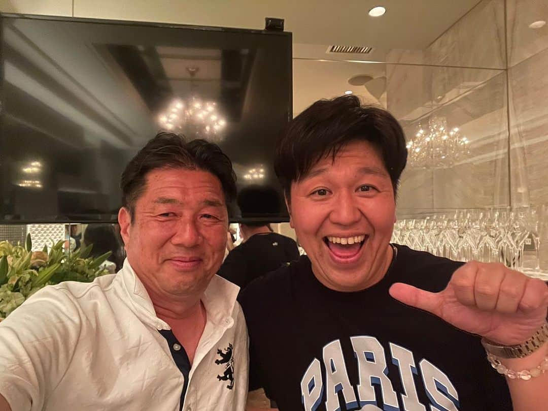 西井隆詞さんのインスタグラム写真 - (西井隆詞Instagram)「川上社長 楽しい懇親会にご招待？ いや、勝手に行かせて頂き🤣 ありがとバンダリでございました🙇🏻‍♂️ また是非ご一緒させて下さい‼️ 宜しくバンダリでございます。  #懇親会 #川上社長 #日本管理システム #ラジバンダリ西井 #食事したり #参加したり #ラジバンダリ」7月20日 17時20分 - razibandari