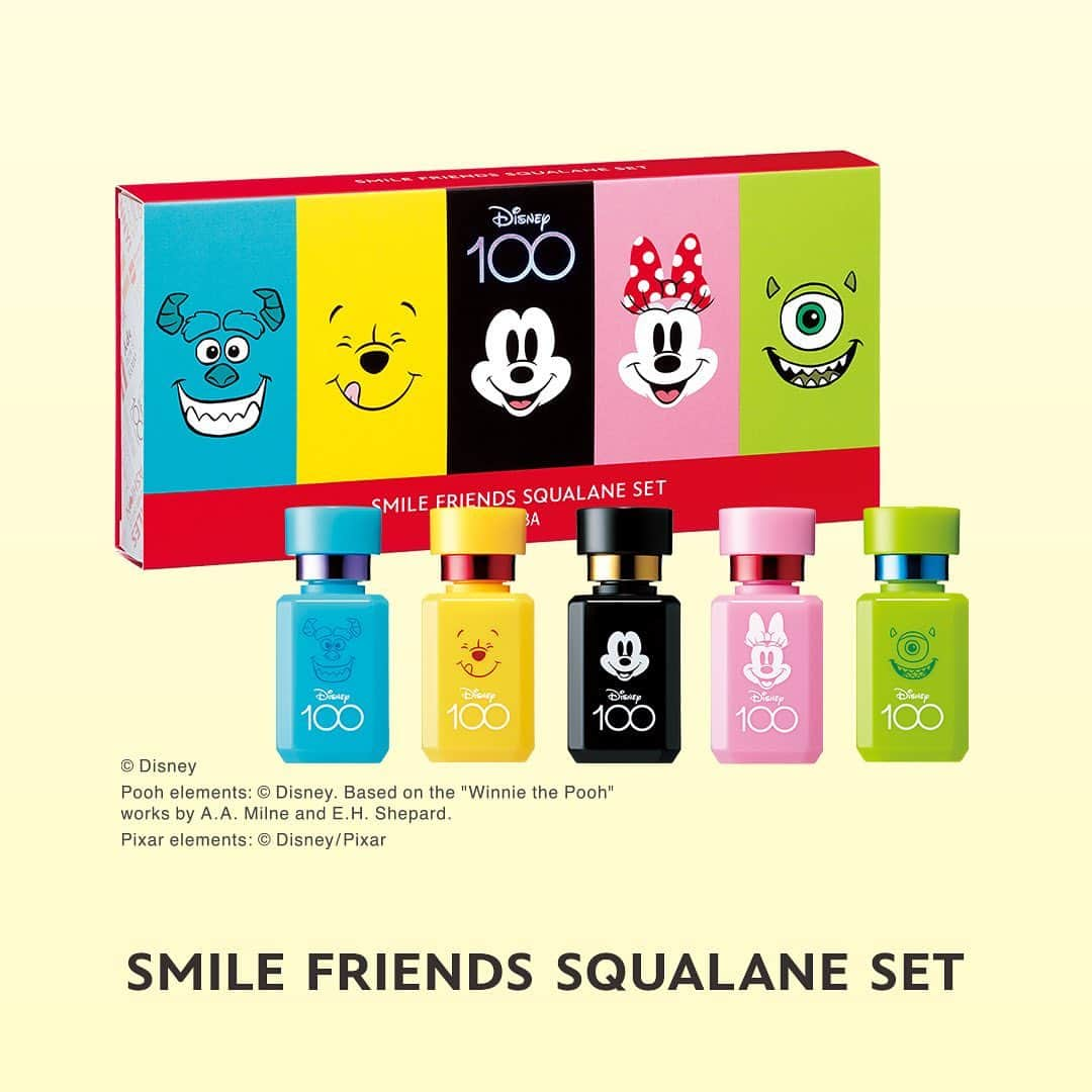 ハーバー研究所のインスタグラム：「【7/20 新発売】ディズニー限定デザイン ❤️ SMILE FRIENDS SQUALANE SET 🪄✨  HABA40周年記念🎉 高品位「スクワラン」が、特別なコレクションになって登場！ ミッキーやミニーを中心に、おなじみのキャラクターが集合した今だけのディズニー100周年デザイン🌿  使うたびにワクワクするデザインで、毎日のスキンケアを楽しんで。  ．．．．．．．．．．．．．．．．．  《 ITEM 》  ⬜ 【数量限定】スマイルフレンズ スクワランセット（化粧オイル） 15ｍL×5本 7,700円（税込）  ディズニー限定デザインの高品位「スクワラン」5本セット！ スクワラン100%、純度99.9%の高純度ピュアオイル。 スキンケアの最後に1滴なじませるだけで、うるおいを守ってふっくら肌に◎ 高純度にこだわり、酸化や油やけの心配がないので、一年中お使いいただけます。  👜ご購入可能な商品の詳細は画像をタップするとご覧いただけます。  ．．．．．．．．．．．．．．．．．  ご購入や他の商品についても気になる方は、ぜひ公式オンラインショップをチェックしてみてください♡ 公式オンラインショップはプロフィールのURLからご覧いただけます。 👉@haba_jp  #HABA #ハーバー #無添加 #無添加コスメ #スクワラン #スクワラン美容 #ナチュラルコスメ #敏感肌コスメ #ハーバースクワラン #スキンケア #プチプラスキンケア #肌ケア #スキンケア用品 #スキンケアマニア #夏のスキンケア #乾燥対策 #毛穴ケア #保湿ケア #毛穴対策 #乾燥肌 #透明肌 #うるおい肌 #くすみ肌 #アラサー美容 #ディズニー #ディズニー100 #ミッキー #ミニー #くまのプーさん #モンスターズインク」