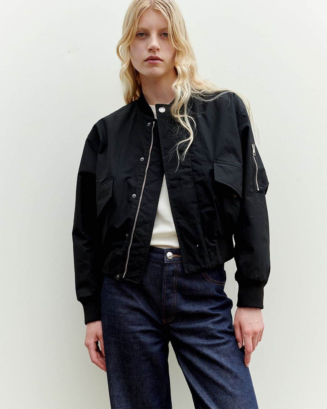 アーペーセーのインスタグラム：「The Pre Fall 23 Haley bomber jacket.  Available in stores and at apc.fr  #APCParis」