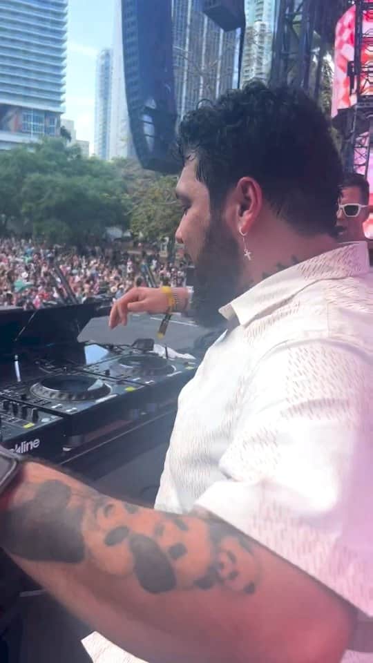 Spinnin' Recordsのインスタグラム：「We are here for this out of this world, relentless energy 🔥 A genre-bending Latin and electro house banger, @deorro, @staffordbrothers, @g4bba - Cascabel (feat. @Ale_kuma) is out tomorrow on Spinnin' Records!」