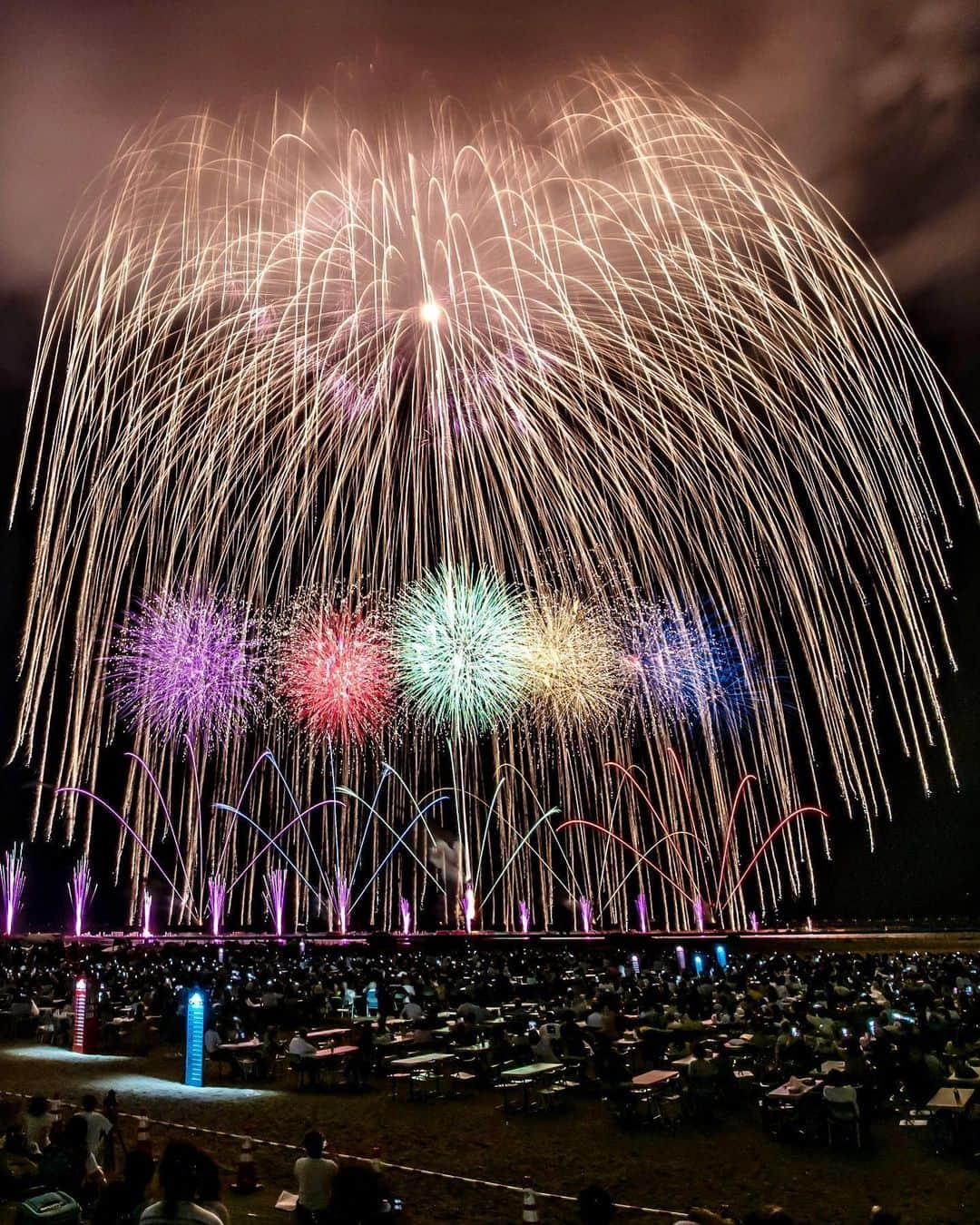 JALさんのインスタグラム写真 - (JALInstagram)「. 夜空を埋めつくす大輪の花火🎆 新潟県 ぎおん柏崎まつり #海の大花火大会  #FreshAirJuly . . Photo by @naomi2011 Post your memories with #FlyJAL  #JapanAirlines #JAL #travel #ぎおん柏崎まつり海の大花火大会 #ぎおん柏崎まつり #花火大会 #花火 #感動 #新潟 #新潟観光 #絶景 #絶景スポット #日本 #日本の絶景 #国内旅行 #旅行 #日本航空」7月20日 17時30分 - japanairlines_jal