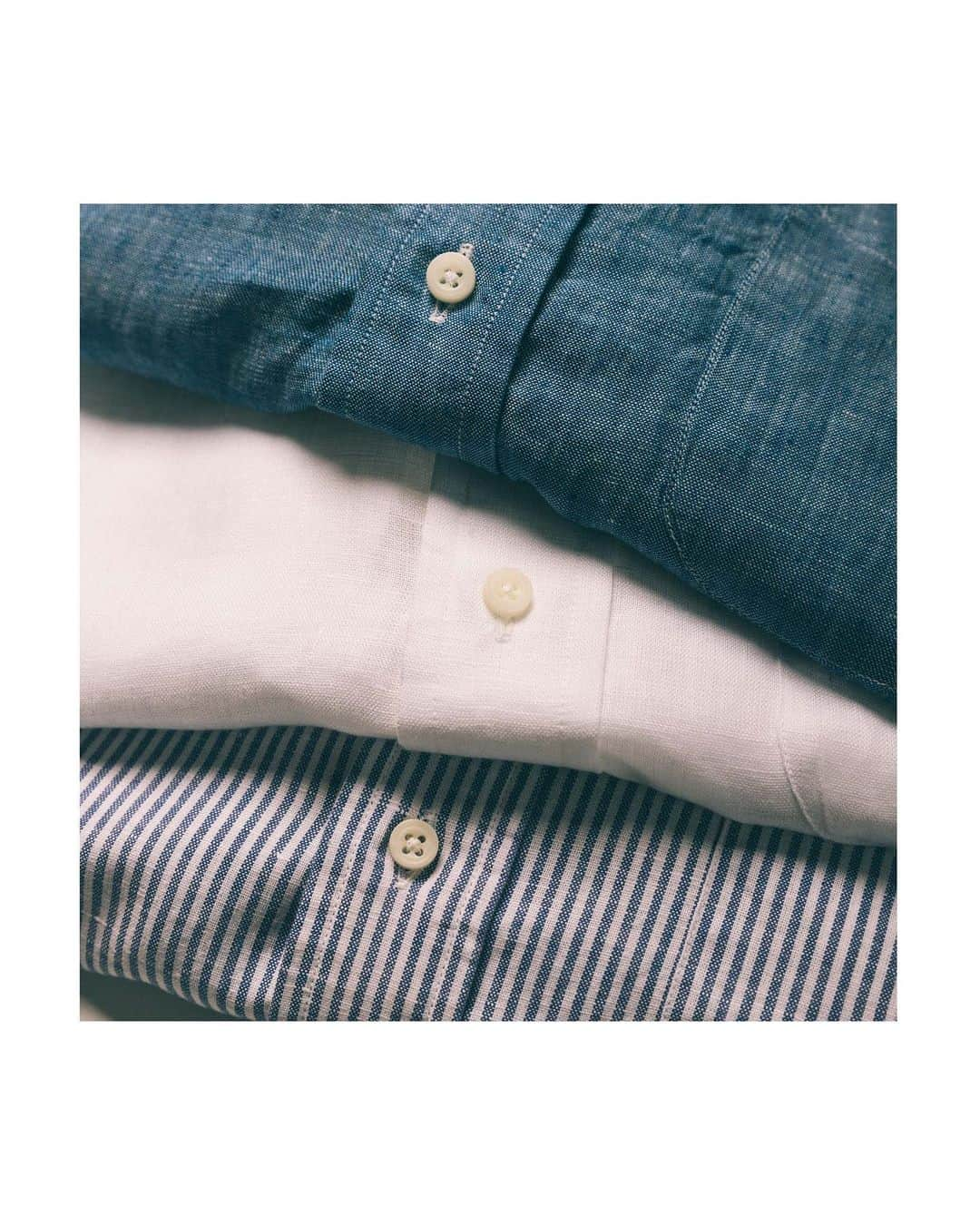 ギットマンブラザーズのインスタグラム：「It’s REALLY hot out, but our impressively breathable linen selection is here to keep you cool! And good timing too; our white, chambray, and blue stripe linens are all 30% off #MadeInUSA」