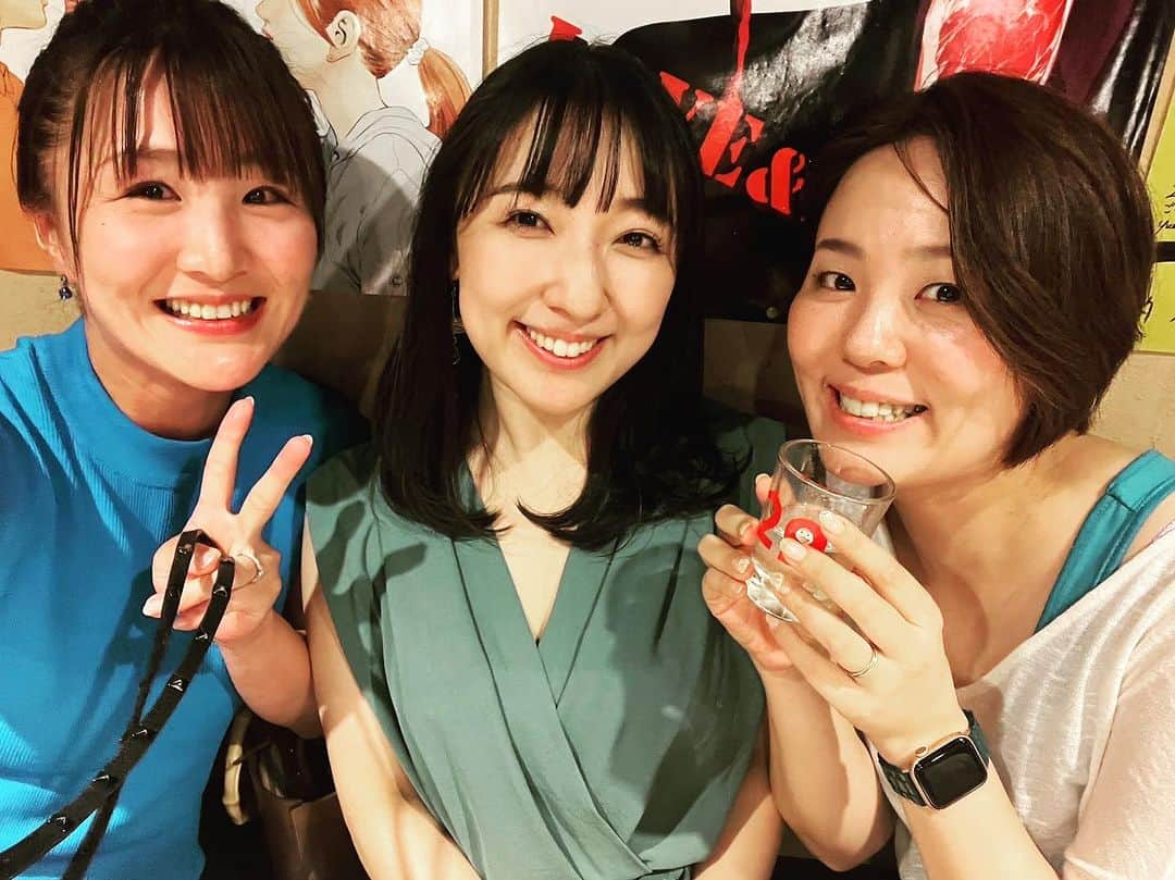 七瀬りりこさんのインスタグラム写真 - (七瀬りりこInstagram)「大好きなお姉様たちと♡  宝塚の先輩に挟まれて楽しい夜でした✨  #宝塚歌劇団  #宙組 #90期　さん #93期 #天風いぶき　さん #花音舞　さん #七瀬りりこ #こずぴー #きゃのんちゃん #って呼ばせてもらってます」7月20日 17時49分 - ririkonanase