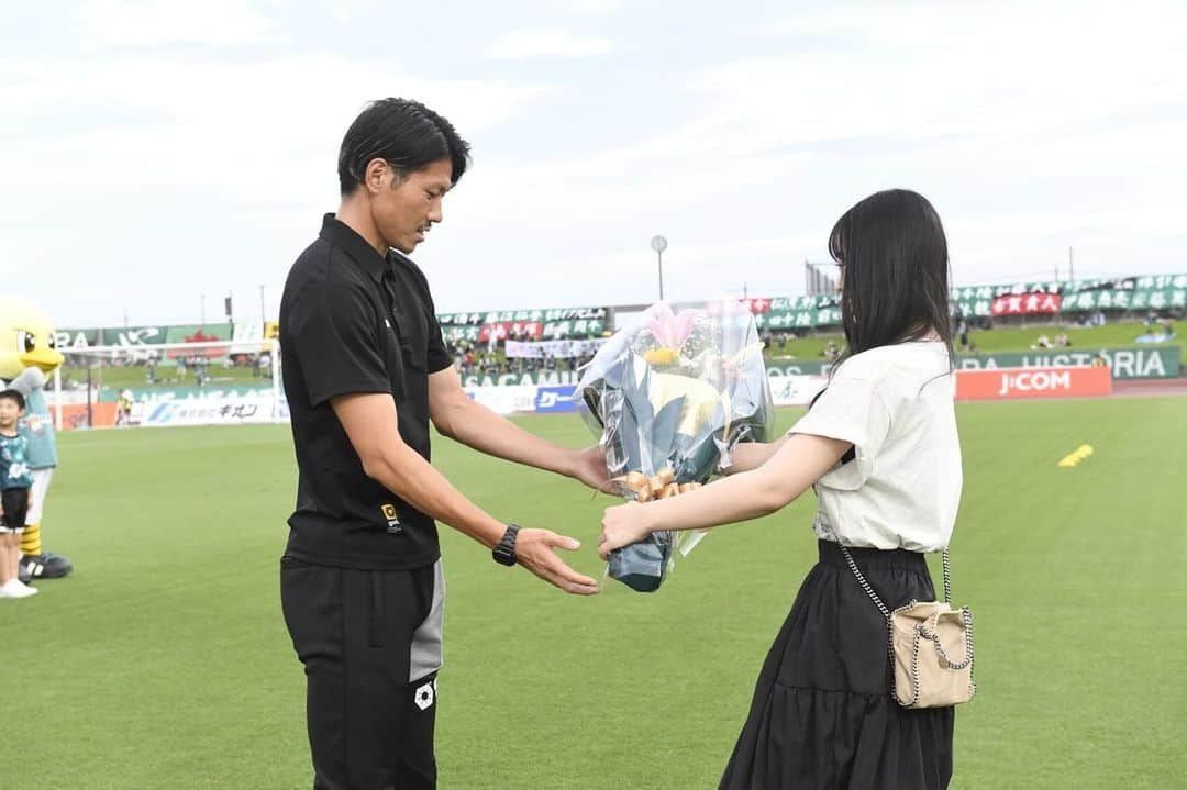 温井駿斗のインスタグラム：「Jリーグ通算100試合セレモニーをしていただきました！ 自分をここまで支えてくれた家族、友達、チームメイト そして、 セレッソ大阪 栃木SC 水戸ホーリーホック 藤枝MYFC SC相模原 これまで関わってくださった方々に感謝しています！ まだまだ頑張るぞ😤 #セレッソ大阪 #栃木sc  #水戸ホーリーホック #藤枝myfc  #sc相模原  #温井駿斗」