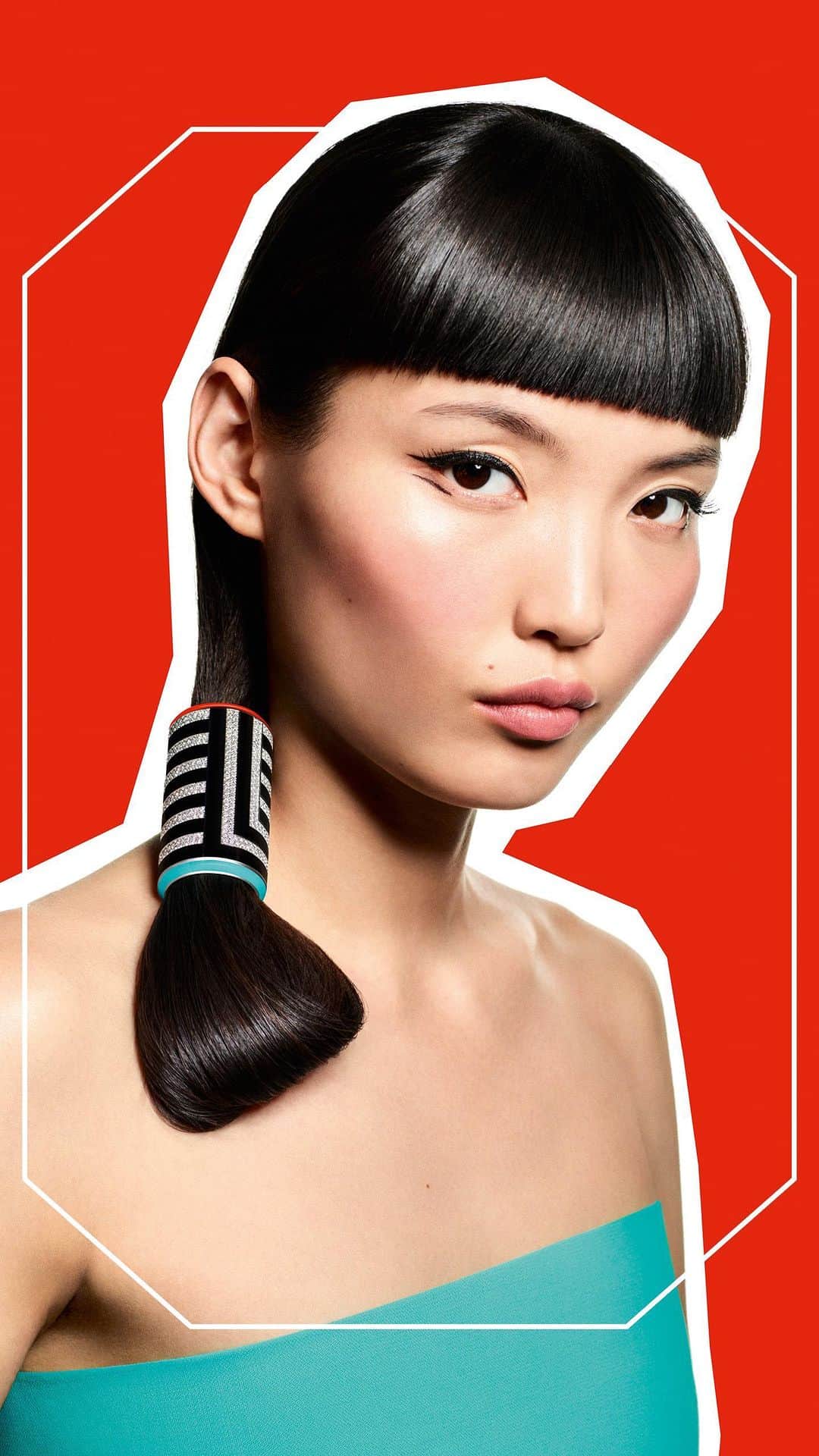 ブシュロンのインスタグラム：「Precious totems to play with. Hypnotic Puissance Quatre bangles to accumulate. With More is More, Boucheron contrasts opposites from the color wheel. Red with turquoise, blue with yellow… anything goes to bring joy.  🔉 Claire Choisne - Creative Director   #MoreisMore #HighJewelry」