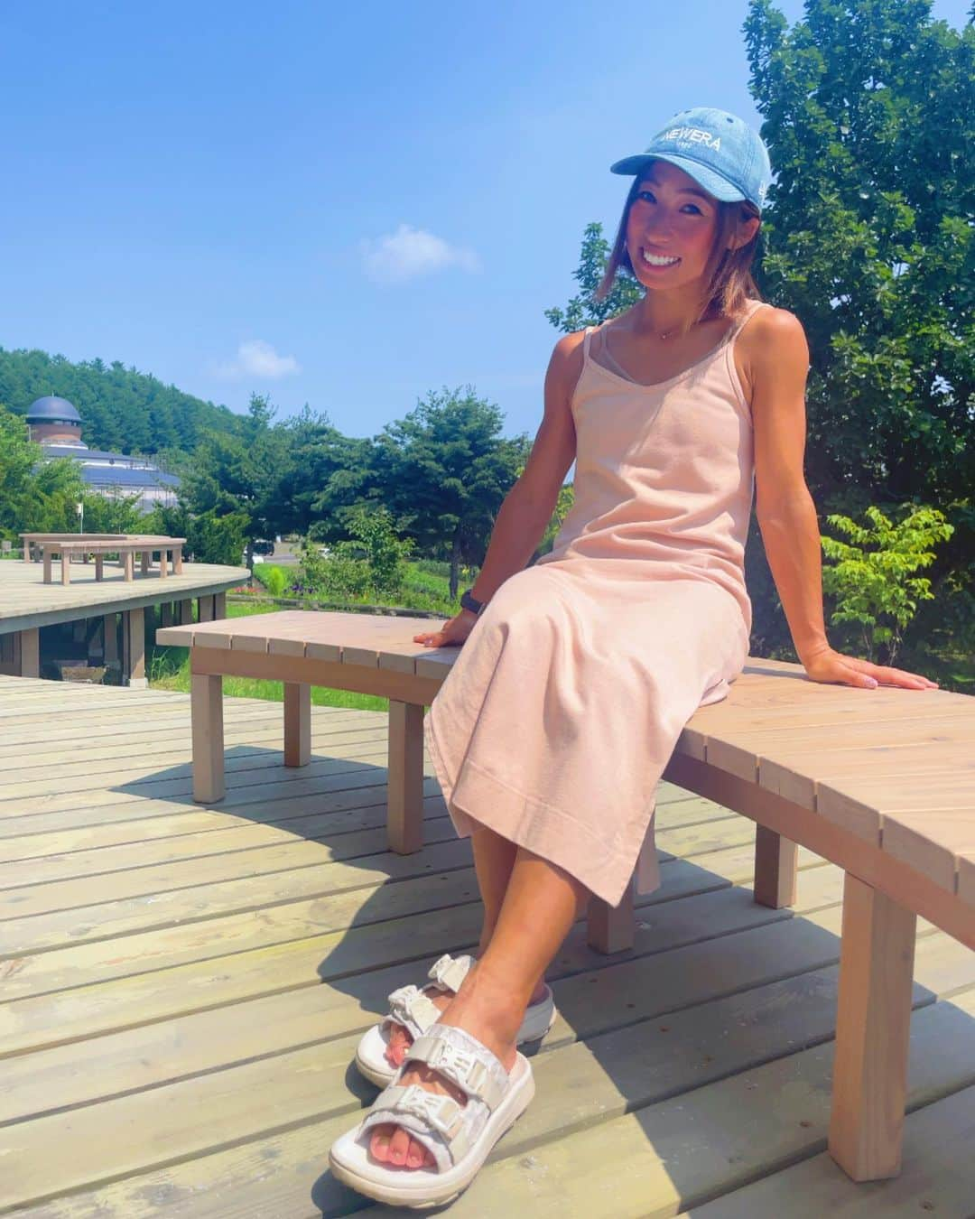 TOMOMIのインスタグラム：「☀️北海道美幌町【KITEN】🏃‍♀️ @workingspace_kiten   大自然を感じながらお仕事に集中出来るこの空間が 最高に居心地良くて幸せでした🥰✨  すぐ隣には森林公園もあってわくわくお楽しみも盛りだくさん🌳😆🛝✨！  @tomomi_challenger のアカウントでもシェアしていくのでチェックしてみてください🙆‍♀️✨  少しでもたくさんの人に この素敵な環境を知ってもらい、 体験してもらえるように 来年に向けて楽しい事を仕掛けていきたいと思っているのでみなさんお楽しみに🙈💕  @merrelltestlab athlete✨ @merrell @merrell_japan   thank you🤝❤️ @spot_llc  @orehasesshusu  @phiten_official   イベント情報❤️ 7/22(土)Saiko Re Trail Run⛰️🏃‍♀️ 初回ゲスト参加させていただくので全力で盛り上げて行きます😆❤️  7/23(日) 17:00〜同じ釜の飯を食う仲間vol.1 @sui.utarun 企画✨ こちらもありがたい事に初回ゲストで参加させていただきます🥹💓 ご飯付き🍚3,800円✨  7/26(水) ⛰アスリート中華オフ会🍻 @yichang_miyazaki の中華コース付き5,500円 🎁ご褒美プロテイン🥤 @valx_official プレゼント 👭 @_honoka0106_   最高のイベント盛りだくさんなので是非ぜひ参加してもらえたら嬉しいです😆❤️  🌏2023 race schedule⛰️🏃‍♀️ July 16 (Sun) The4000D Mountain Trail in Nozawa Onsen https://s-mountain.com/nozawa/   August 4 〜13  mongolia trail run https://www.naturetime.es/en/mongolia-trail-run/  August 19〜20　Bali ultra trail https://www.baliultratrail.com  September 2 〜9 Pyrenees stage run https://psr.run/en/  September 23 spartanrace NIIGATA Beast ELITE https://www.spartanrace.jp/ja/race/  October 15 Shimanto Ultra Marathon 100km https://shimanto-ultra.jp  November 8〜20 Everest Trail Race https://www.everesttrailrace.com/  #athlete #running #marathon #trail #trailrunning #mountain #japan #runner  #尾藤朋美 #世界のBITOH #日本代表 #アスリート #ランナー #トレイルランナー #マラソン #トレイルランニング  #世の中で最も過酷なマラソン  #サハラ砂漠250kmマラソン酷なマラソン  #サハラ砂漠250kmマラソン」