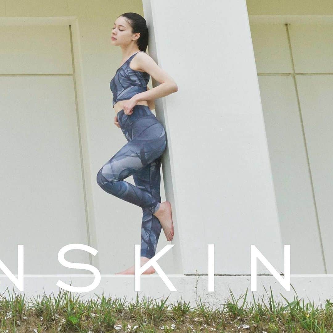 DANSKIN Japanのインスタグラム：「【2023 FALL&WINTER COLLECTION】  こころとからだ、私を生きるーー。  NY生まれのダンスキンは、2023年秋冬シーズンも女性たちの伴走者として、みなさんのウェルビーイングを全力でサポートします。  ブランドのルーツであるバレエ、そしてヨガやランなどのワークアウトだけでなく、忙しいオフィス時間や自宅でのリラックスタイムまで、今をサバイブする女性たちに1日を通して寄り添う機能性に優れたアイテムを展開します。  ─────────────────────── ダンスキンブランドサイトにてLOOKを公開しました。 プロフィールトップのURLよりご覧ください。 ───────────────────────  #danskin #danskinjapan #ダンスキン #こころとからだ #わたしを生きる」