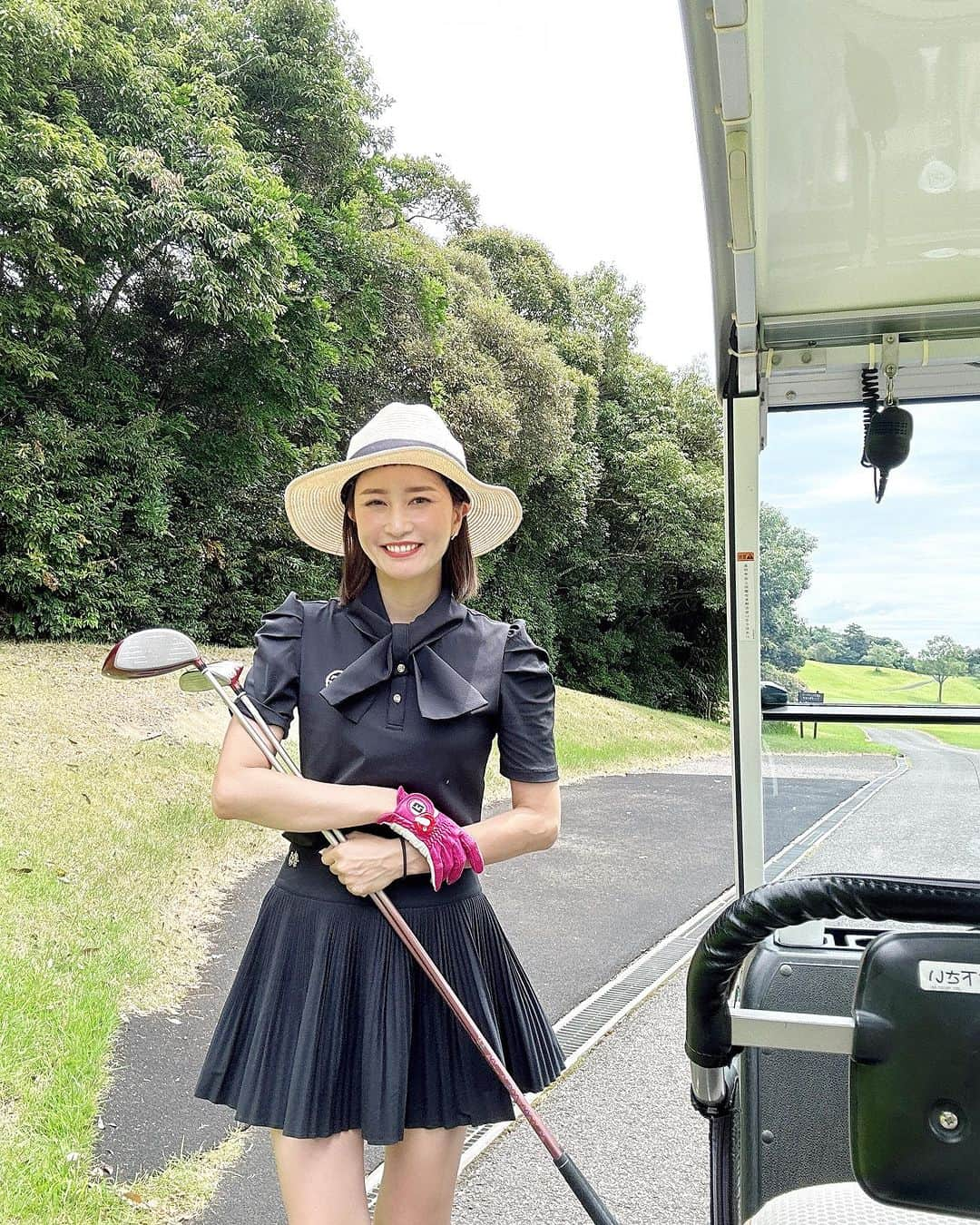 KAORI.OMURA 大村香織さんのインスタグラム写真 - (KAORI.OMURA 大村香織Instagram)「後少しだったのに🥺 ベスト更新ならず、だった日  私のベストは105なんだけど 106だったー⛳️  あー、悔しい  ゴルフって自分との 戦いだから好き。笑  エンジョイゴルファーですが ベスト更新はしたいものです🏌️‍♀️笑  この帽子 ずっと愛用してるんだけど 風が吹いても飛んでいかないの！  #ゴルフが好きな人と繋がりたい #ゴルフ好き#ゴルフ女子 #ゴルフウェア #ゴルフ場 #エンジョイゴルファー #アラフォー#趣味#太平洋クラブ」7月20日 17時51分 - kaori.omura