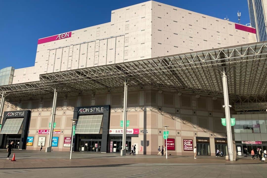 のインスタグラム：「【イオンスタイル品川シーサイド】食物販や出張販売に利用可能な1F中央入口風除室イベントスペース エリア：東京都品川区 料金：平日33,000円/日〜、土日祝55,000円/日〜  URL：https://shopcounter.jp/spaces/uRPwPs   興味のある方は、プロフィール欄の【SHOPCOUNTER】 から「品川駅」で検索してみてください😊  ーーーーーーーーーーーーー SHOPCOUNTERではポップアップストア/展示会/催事など「短期でイベントの開催や出店が可能なスペース」の検索＆予約が可能🙌 アカウント作成(無料)をすると、メルマガでキャンペーン情報や会員様限定でスペースのご紹介を行っています♪ スペース探し＆ご予約はプロフィールのURLからお願いします☆ →@shopcounter_official  #出店者募集  #ポップアップ #ポップアップストア #ポップアップショップ #展示会 #催事 #レンタルスペース #ギャラリー #イベント #イベントスペース #期間限定ショップ #展示会 #即売会 #イオンスタイル品川シーサイド #品川イベントスペース  #shopcounter #popup #popupstore #popupshop #exhibition #event #rentalspace #eventspace #shopcounter #studio #gallery」