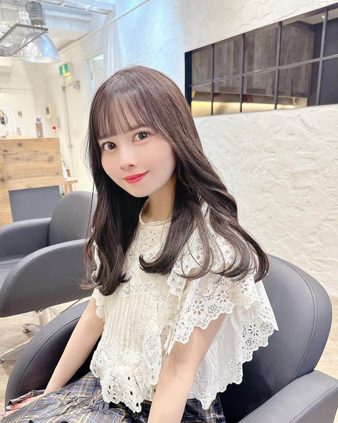 近藤沙瑛子のインスタグラム：「髪切った～ 分かるかな🤏🏻 ֊ ̫ ֊   #渋谷美容室  #東京美容室  #アイドル  #hairstyle」