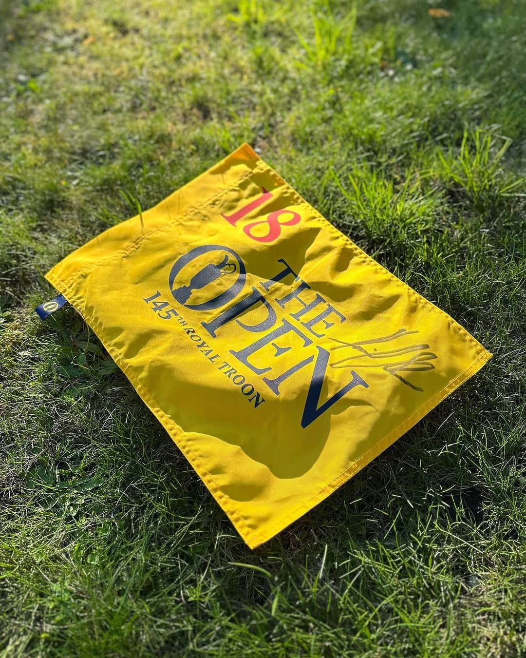 ヘンリク・ステンソンのインスタグラム：「To celebrate the 151st Open Championship, we are giving away a signed flag from the 145th Open at Royal Troon from our captain, and 2016 Open Champion, @henrikstenson 🏆  To enter:  1. Like this post and tag 3 friends in the comments 2. Share this to your story tagging @majesticksgc  3. You must be following @majesticksgc   Good luck and the winner will be announced when play finishes tomorrow🫡」