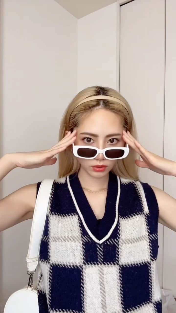 宮瀬いとのインスタグラム：「FOREVER21のイージースラックスパンツの 着回しコーデ👱🏻‍♀️🩶  サラッと着れて履きやすいし どんなコーデにも合わせやすいから たくさん使う！！  夏でも涼しく着れちゃうよ🍹⛱️  カラー：グレー12 サイズ：Lサイズ  商品番号：967149  @forever21_jp   #PR #フォーエバー21 #forever21コーデ」