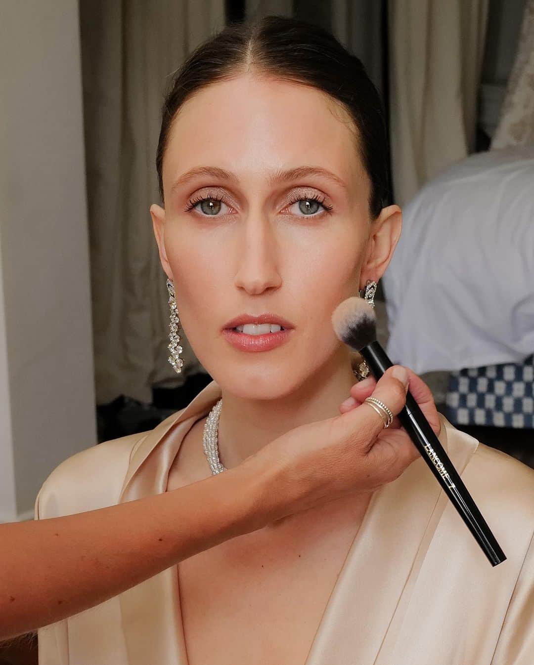 Lancôme Officialさんのインスタグラム写真 - (Lancôme OfficialInstagram)「The beautiful Anna Cleveland @anna_vrc stole breaths away in a mesmerizing nude makeup look on her wedding day. For the shining bride and her stunning mother @patcleveland, makeup artist Aurélie Payen @aureliepayenmakeup opted for fairytale-like, whimsical glams to match the wedding’s dreamy energy. Congratulations to the happy couple!  Photographer: @darren_gerrish #Lancome #WeddingMakeup #AnnaCleveland #PatCleveland」7月20日 18時04分 - lancomeofficial