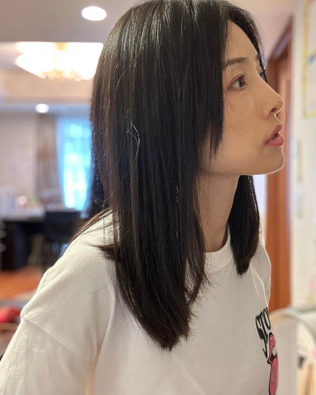 中岡由佳さんのインスタグラム写真 - (中岡由佳Instagram)「❇︎ そして美容室へ💇‍♀️いつも通りの長さにカットしてもらいました。アレンジもしやすく。ミルクアイスでシャキッ🍓 #hair  #hairstyle  #eclatdaikanyama  #TheRollingStones #icecream」7月20日 18時04分 - yuka_nakaoka
