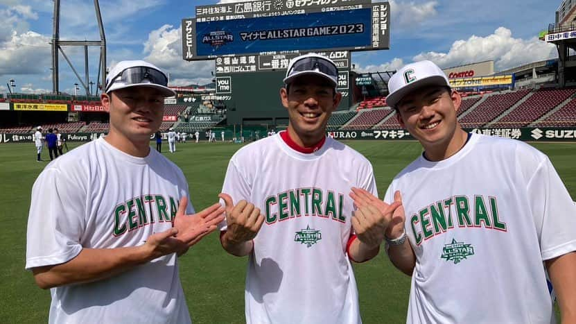 広島東洋カープさんのインスタグラム写真 - (広島東洋カープInstagram)「今日はマツダスタジアムでマイナビオールスター2023第2戦が行われます！  先発の亜蓮がどんなピッチングを見せてくれるかも楽しみですね⤴︎笑笑  #carp #カープ #広島東洋カープ #広島 #マツダスタジアム #九里亜蓮 #秋山翔吾 #ターリー #がががががむしゃら」7月20日 18時09分 - carp_official_