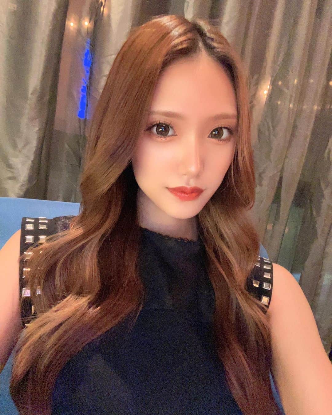 沙季のインスタグラム：「💄💕✨️  リップ変えてみた✨️  @sheglam_official 🩵  うるうるツヤツヤで グロス感覚で使うのが好き💗  特に好きなのは三枚目に載せた三種類💄  他にも色んな色あるから 自分に合うの見つけてみて🥺❤️  #sheglam #sheglamlipstick #💄 #リップ #リップメイク #リップスティック」