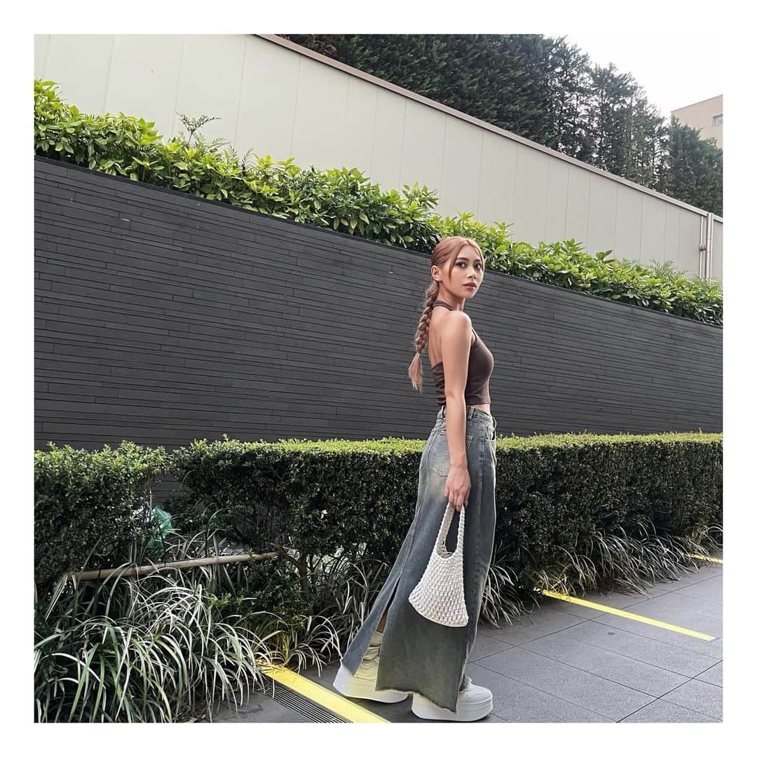 松葉愛海のインスタグラム：「この日のコーデが久しぶりにお気に入りﾀﾞｯﾀ🧳🤍  夏はやっぱSHEINで沢山買い物しちゃう🍉✨  tops: 11172123 bag: 12723036  お買い上げ金額1~5,900円までは SALE価格より15%off✨  6,000円以上は20%off✨  クーポンコードは 【aichipo】🔍  9/30迄です📅  SHEINで買い物するのにはお得すぎるこの情報ﾃﾞｽﾖ🧏🏼‍♀️  #SHEINforAll #SHEIN #SHEINpartner #ad #今日のコーデ #OOTD」