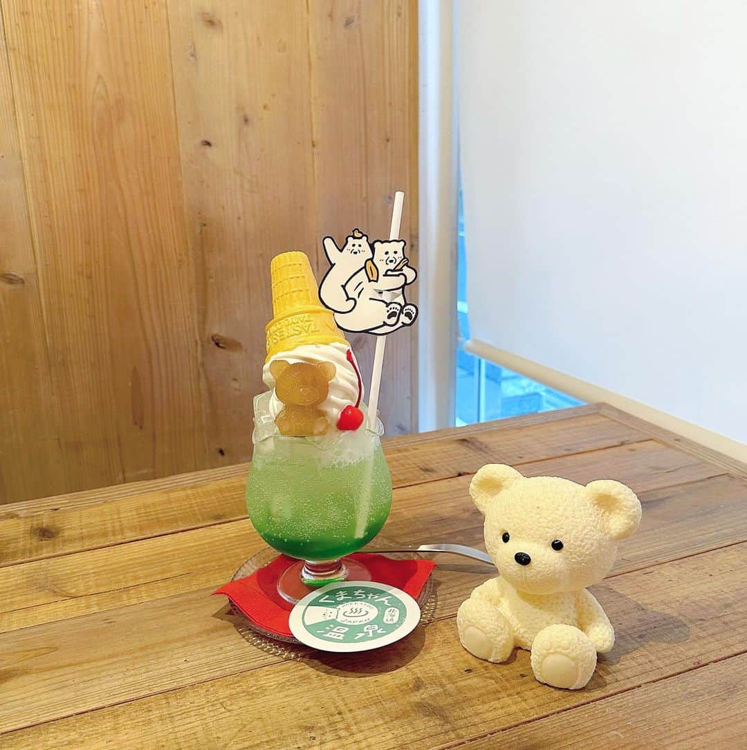 近藤沙瑛子のインスタグラム：「かき氷が大きすぎたので クリームソーダを注文🧸」