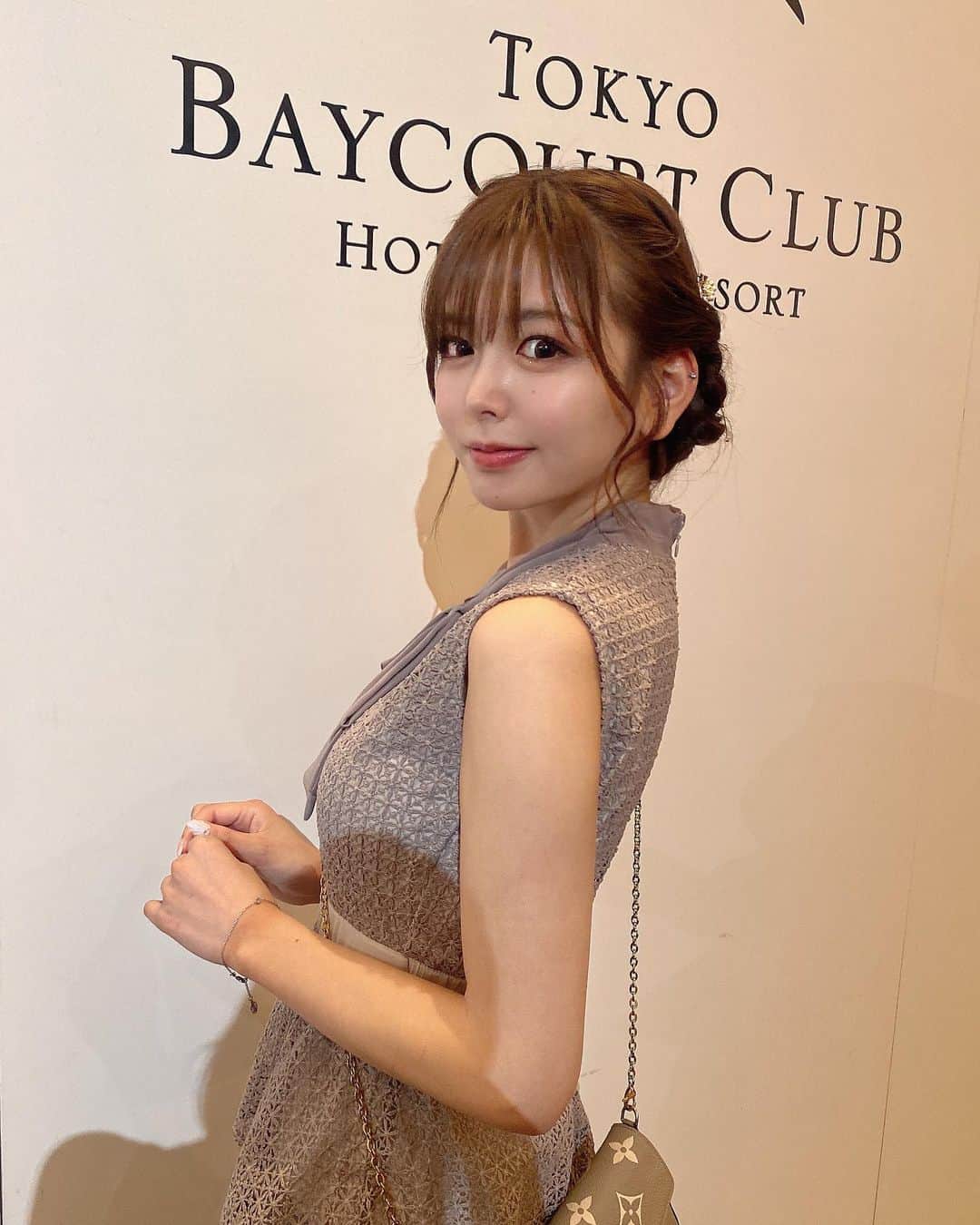 のインスタグラム：「👗💍💎💠 ・ おめかしした🙈💄💕 ・ ・ ・ #パーティ #おめかし  #キレイめコーデ #アップスタイル  #ootd #ootdfashion」
