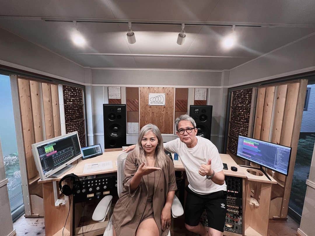 MINMIのインスタグラム：「new album 全曲マスタリング 凄い仕上がりになってます mastering for new album  @shiota_hiroshi」