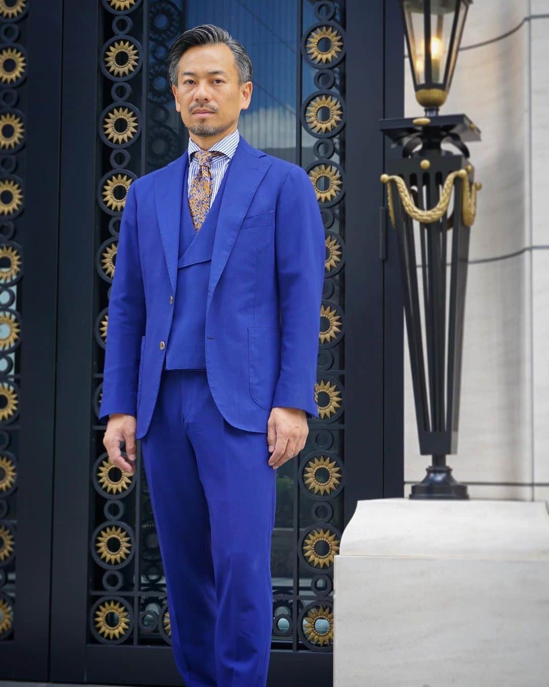 Luxumのインスタグラム：「Blue Suit.  #suit #bluecorde #オーダースーツ #オーダータキシード #mensfashion」
