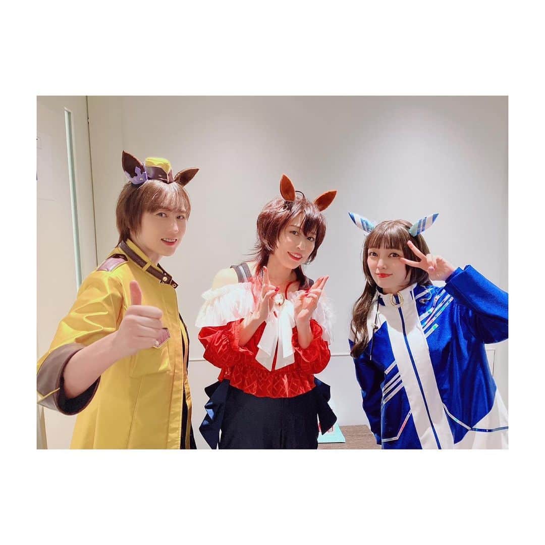 佐藤聡美さんのインスタグラム写真 - (佐藤聡美Instagram)「* * * * ライブの時に、皆さんと撮った写真をば…！  三女神💛❤️💙 進藤さんと斎賀さんだったから 私は.とても楽しく参加できました。 リハの時から、沢山助けて下さり感謝しかありません…！ 大好きで尊敬している先輩方です☺️  * *  青二の皆さんと！ 進藤さん、津田ちゃん、ゆりちゃん、あやちゃん。 アンサンブルで参加していた 山田京奈ちゃんは、タイミング合わず一緒に撮れなかった😭 舞台パートで頑張ってた可愛い後輩さんです🧡  * *  三女神と実況のあけちゃん キタサンブラック役の矢野妃菜喜ちゃん。 あけちゃんの実況は、本当に凄かった…！！ 流石です✨ニンジンのピアス？イヤリング？も可愛かった〜！  矢野さんは、ちっちゃくてパワフルで ものすごく可愛かった…。。 キタサン育ててたから、内心キャッキャしていたけど ほら、わたし、先輩だからさ！ 涼しい顔して一緒に写真撮ったよ。笑  * *  トウカイテイオー役のMachicoちゃん。 ケイエスミラクル役の佐藤日向ちゃん。 ダイタクヘリオス役の山根綺ちゃん。 今回のライブで大活躍だった皆さんです。 舞台パート泣けた…！ あの熱量で駆け抜けたみんな素晴らしい🥹✨✨  Machicoちゃんの頼もしさと笑顔に 勇気付けられた方も多かったのでは？？ 私もその1人です。  本番前にアイス食べてたの可愛かった。可愛かった。🍨  * *  エアシャカール役の津田美波ちゃん。 楽屋にたくさん遊びに来てくれて 嬉しかった〜！安心した〜！笑 ステージでの表情所作全てカッコよくて、恋するかと思ったよね。。🥹  エアシャカールは最近育成してたから 個人的にタイムリーで嬉しかったな❤️  * *  他にもみんなと写真撮りたかったけど 楽屋が違かったり、バタバタしていて撮れず残念…！！ またいつか機会があったら嬉しいな。  * * * * #ウマ娘  #ウマ娘プリティーダービー  #アリーナツアー  #GO BEYOND WISH #DAY1 #シークレット  #三女神  #ウマ娘ライブ #みんなと #写真撮ったよ #☺️ #斎賀みつき さん #進藤尚美 さん #津田美波 ちゃん #のぐちゆり ちゃん #山根綺 ちゃん #矢野妃菜喜 ちゃん #Machico ちゃん #佐藤日向 ちゃん #ありがとうございました ♡ #佐藤聡美」7月20日 18時31分 - sugar_me58