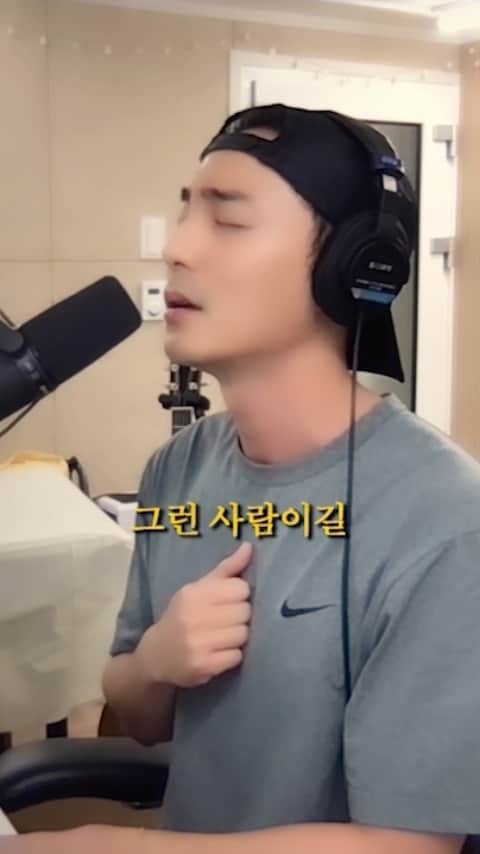 ロイ・キムのインスタグラム：「흰수염고래 커버해 봄 🐋🐋  나의 우상 @ybrocks 🤍」