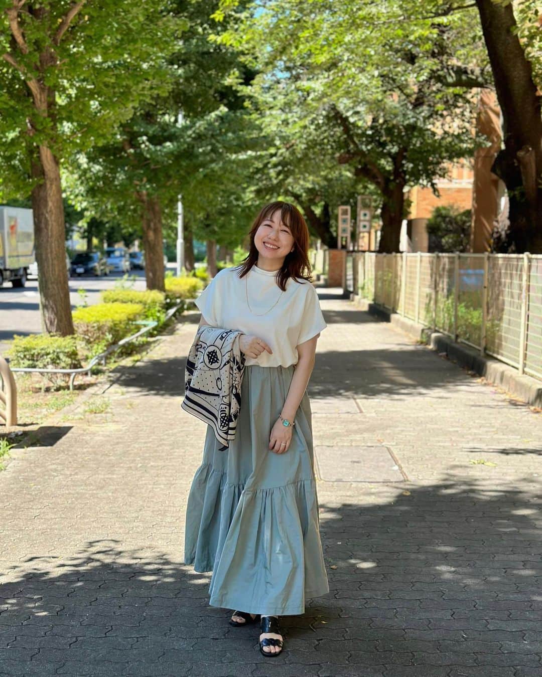 あいりのインスタグラム：「夏のホワイトコーデも可愛いし ブラックコーデも好きだけど ミントグリーンも爽やかでいいよね🌿💚  気候のせいか、歳なのか 自分でも驚くほど体調が悪くなったり 良くなったりを繰り返していて  思い通りに動けず 気分が落ち込むことが多いのですが 皆さんは体調大丈夫でしょうか。 元気に過ごされていますか？  暑い日続いていますので どうか皆さんもご自愛くださいね✨  今日は久しぶりにリールをアップします☺️ 少しでもたくさんの方が笑顔になってくれたら嬉しいです💚  #40代コーデ  #40代ファッション  #笑顔」