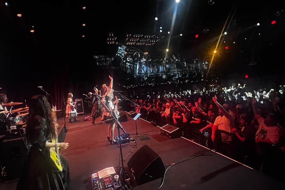 小鳩ミクさんのインスタグラム写真 - (小鳩ミクInstagram)「🕊🇺🇸🌏 振り返り投稿っぽ  2023.5.21 Brooklyn Bowl Nashville in Nashville, TN  It was a peculiar venue  with a bowling alley right next to the stage po.  During the OMAJINAI TIME,  members were playing bowling  and having fun po. It was a bit sad,  but it was still a precious night po!!  #思い出 #memories #usa #tour #anniversary #bandmaid」7月20日 18時54分 - kobatomiku