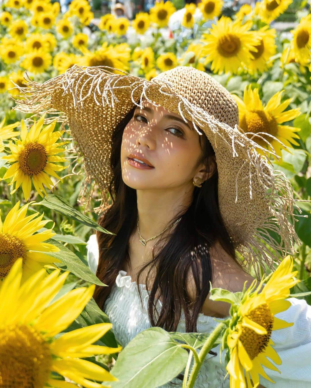 Marika Kajiwaraのインスタグラム：「ひまわり畑🌻 ＊ こんなに満開なの初めてで しかもとっても沢山のひまわりに ひたすら感動した日🥺✨ ＊ 行きにくい場所にあるからか こんなに立派なのに人も少なかったから 来年も絶対来たい場所になりました😌♡ また詳しく投稿する✨ ＊ ＊ ＊ #ひまわり畑 #ひまわり #小野市立ひまわりの丘公園 #兵庫県 #関西 #関西おでかけ #旅行 #女子旅 #タビジョ #trip #tabijyo #traveler #marika_trip #sonyzve10 #sony」