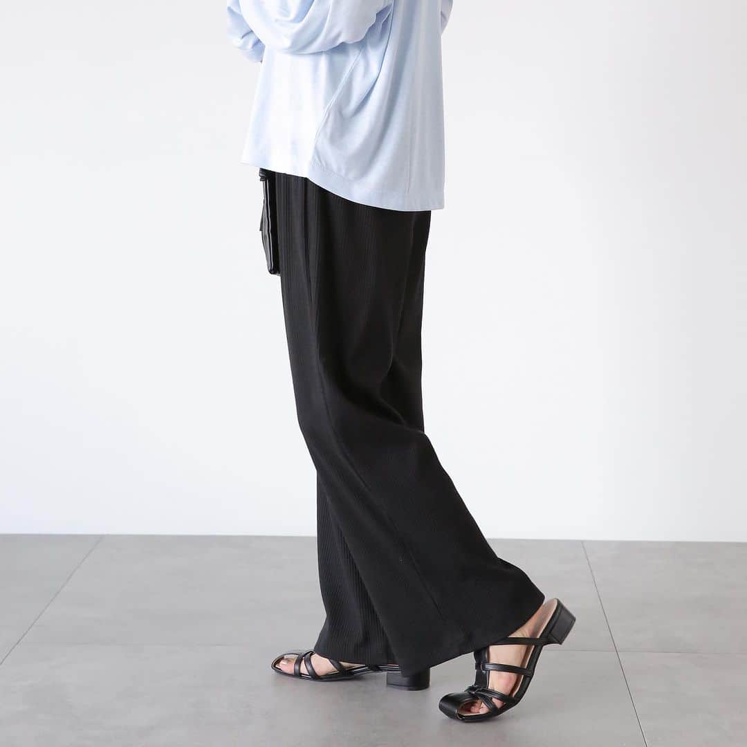Lugnoncure（ルノンキュール）さんのインスタグラム写真 - (Lugnoncure（ルノンキュール）Instagram)「【Recommend Items】 細めのリブ編みのボトムは楽な履き心地と きちんと見えを両立できる大人のカジュアル コーデにイチオシなアイテム✨ ⁡ ゆったりとしたTシャツやワンピースと合わせて 肩の力を抜いたスタイリングがおすすめです。 ⁡ ⁡ #skirt ¥5,390(tax incl.) _No.1506191 off-white/green/black ⁡ #pants ¥5,940(tax incl.) _No.1407125 off-white/green/black  ※タグのついていないアイテムもオンラインショップに順次入荷いたします。 ⁡ ⁡ ※商品画像は、撮影環境やご利用のPC・スマートフォンのモニター環境などにより実物と色味に差異がある場合がございます。 ⁡ ⁡ ⁡ ＝＝＝＝＝＝＝＝＝＝＝＝＝＝＝＝ 全国のLugnoncure取扱い店舗にて SUMMER SALE開催中 🚩 ⁡ 人気のアイテムをお得にゲットするチャンス♪ ぜひお近くの店舗に足を運んでみてください。 ⁡ ＝＝＝＝＝＝＝＝＝＝＝＝＝＝＝＝ ⁡ ⁡ #lugnoncure #ルノンキュール #オフコーデ #オフスタイル #休日コーデ #大人カジュアル #大人カジュアルコーデ #カジュアルコーデ #ナチュラルファッション #リラックスコーデ #リブパンツ #リブスカート #2023ss #summer #canshopig」7月20日 19時05分 - lugnoncure
