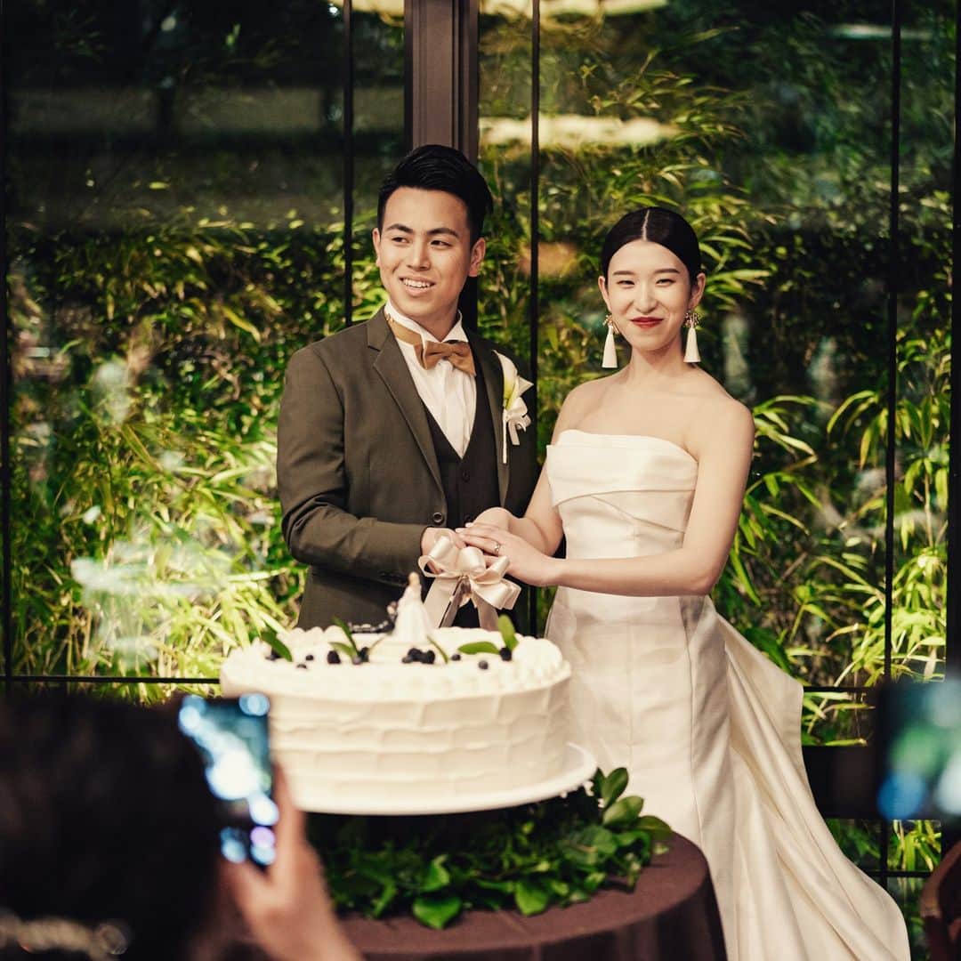 クラシカ表参道【公式Wedding】さんのインスタグラム写真 - (クラシカ表参道【公式Wedding】Instagram)「. 【REAL WEDDING REPORT】 * 『MAGNOLIA ROOM マグノリアルーム』 オープンテラス併設の五感で楽しめる開放的な空間。 Love of nature－マグノリアの花言葉は「自然への愛」  @classicaomotesando_wedding @theclassicaomotesando  Tuxedo @livelovelaugh.forallbrides * * #クラシカ表参道 #classicaomotesando #theclassicaomotesando」7月20日 19時16分 - classicaomotesando_wedding
