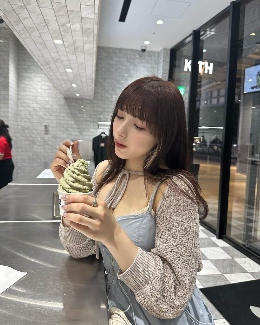マリナのインスタグラム：「. 渋谷で美味しいアイスクリーム屋さん見つけた☺︎ みやしたパークにあるから行ってみて🍨  #kith #kithtokyo  #kithtreatstokyo #icecream #渋谷カフェ #miyashitapark」