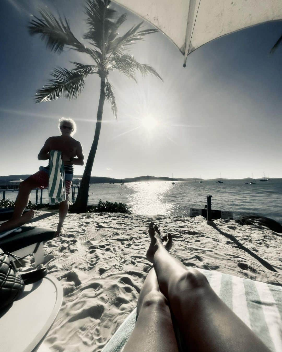 シャーニ・ヴィンソンさんのインスタグラム写真 - (シャーニ・ヴィンソンInstagram)「Back in our element @gerry_geltch  #islandlife #survivors #survivorau #beach #island #beachvibes #oceanview #travel #adventure #paradise #relaxtime #birthdayweek #family #friends #fun #molepatrol #molleisland #whitsundays #lifebeginsat40」7月20日 19時22分 - sharnivinson