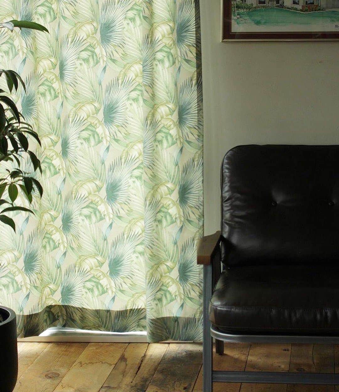 ACME Furnitureさんのインスタグラム写真 - (ACME FurnitureInstagram)「-Order Curtains-  ACME Furniture ではオーダーカーテンを取り扱っております。  お部屋の中で大きく面を使うカーテンはインテリアの印象をガラリと変える重要なアイテムのひとつです。  ヴィンテージテイストのお部屋にはもちろん、シンプルなお部屋にアクセントとして取り入れてみてはいかがでしょうか。  - - - - -  店頭ではもちろん、通販もできますので、気になる方はお問い合わせくださいませ。  Contact:ACME Furniture MEGURO St. TEL:03-5720-1071 Email:acme-jsf@acme.co.jp  #acmefurniture #vintagefurniture #curtains」7月20日 19時30分 - acme_furniture